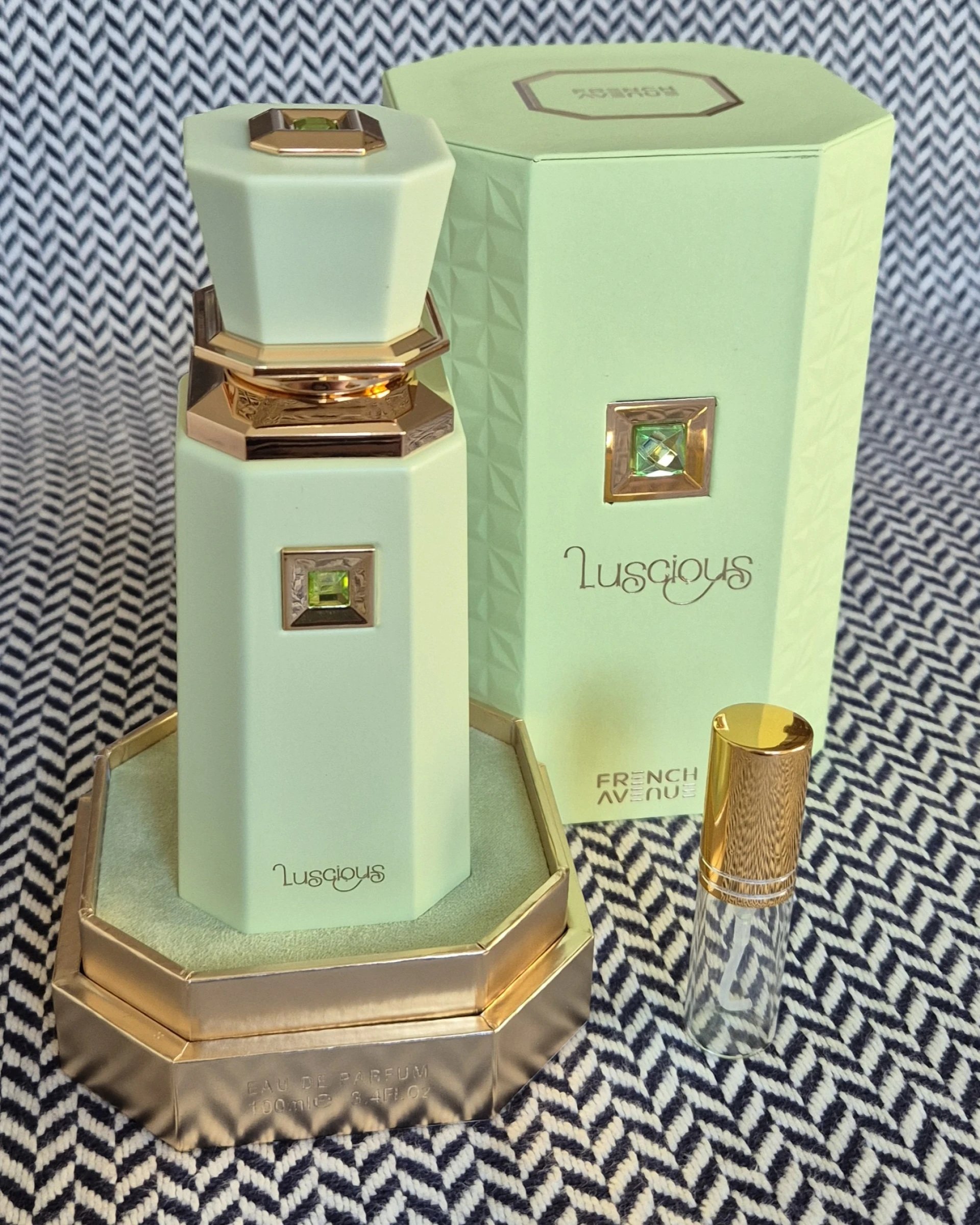 French Avenue - Luscious Dekantok