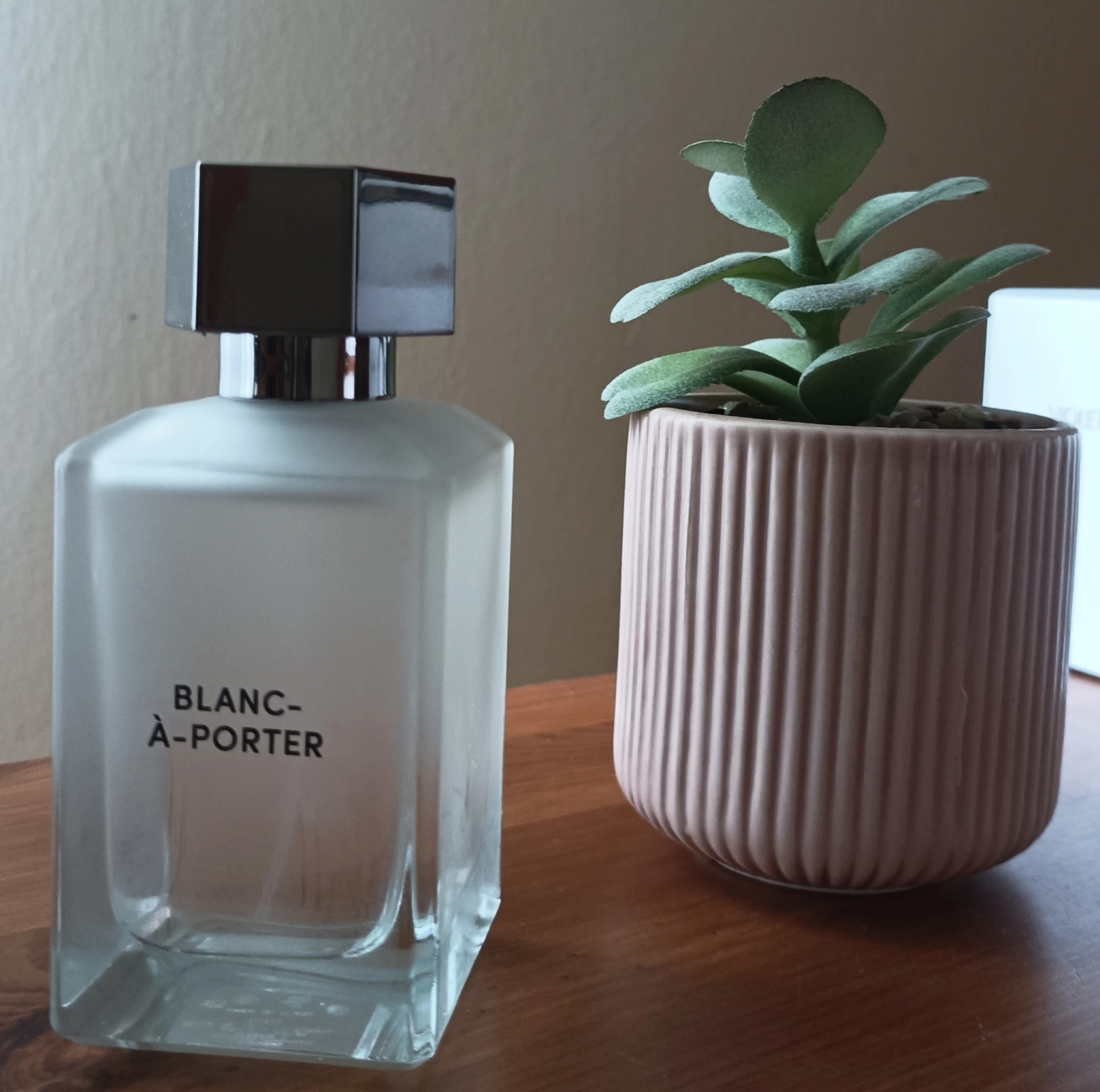 Zara Blanc-Á-Porter