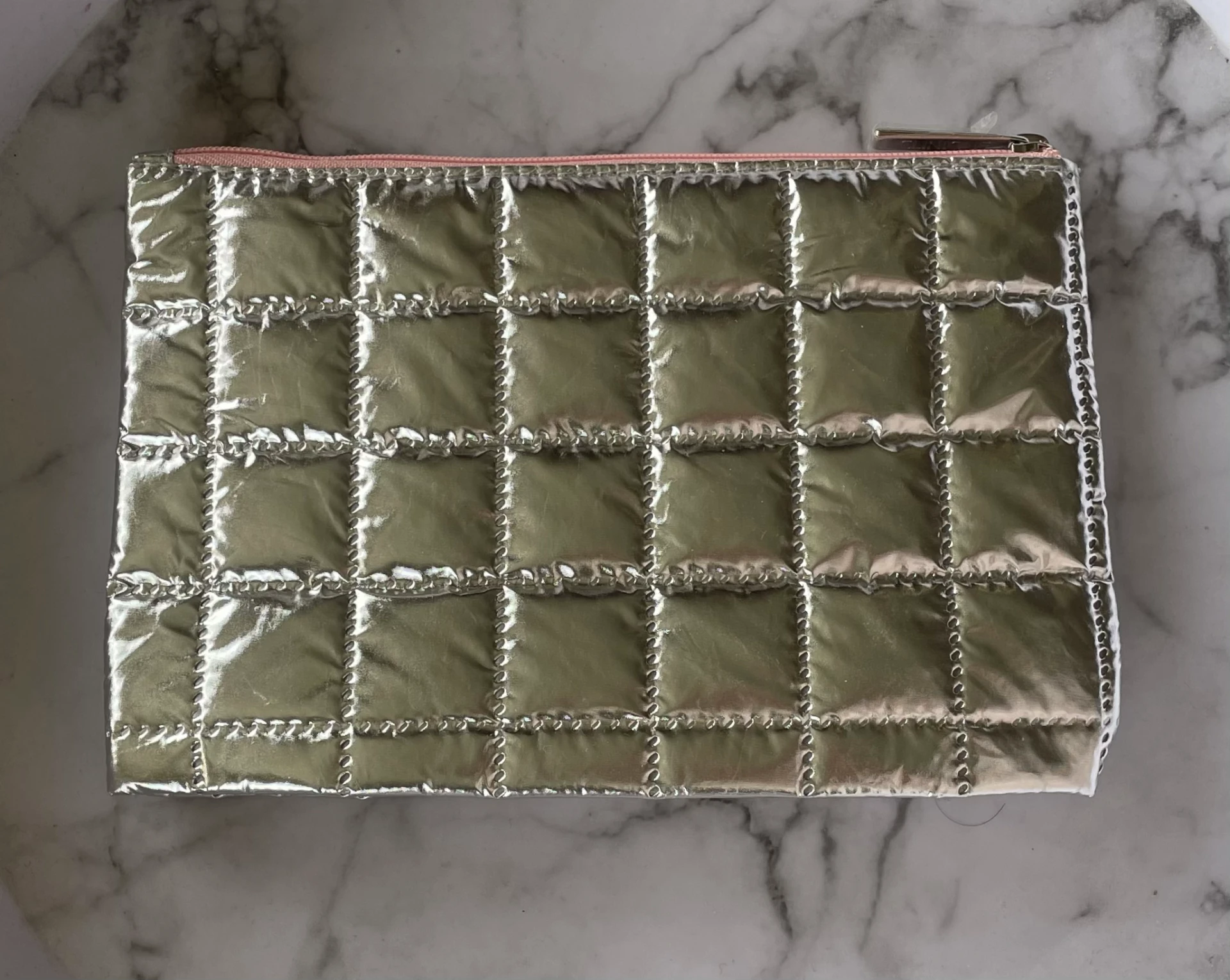 1000 Ft - új Clinique neszesszer
