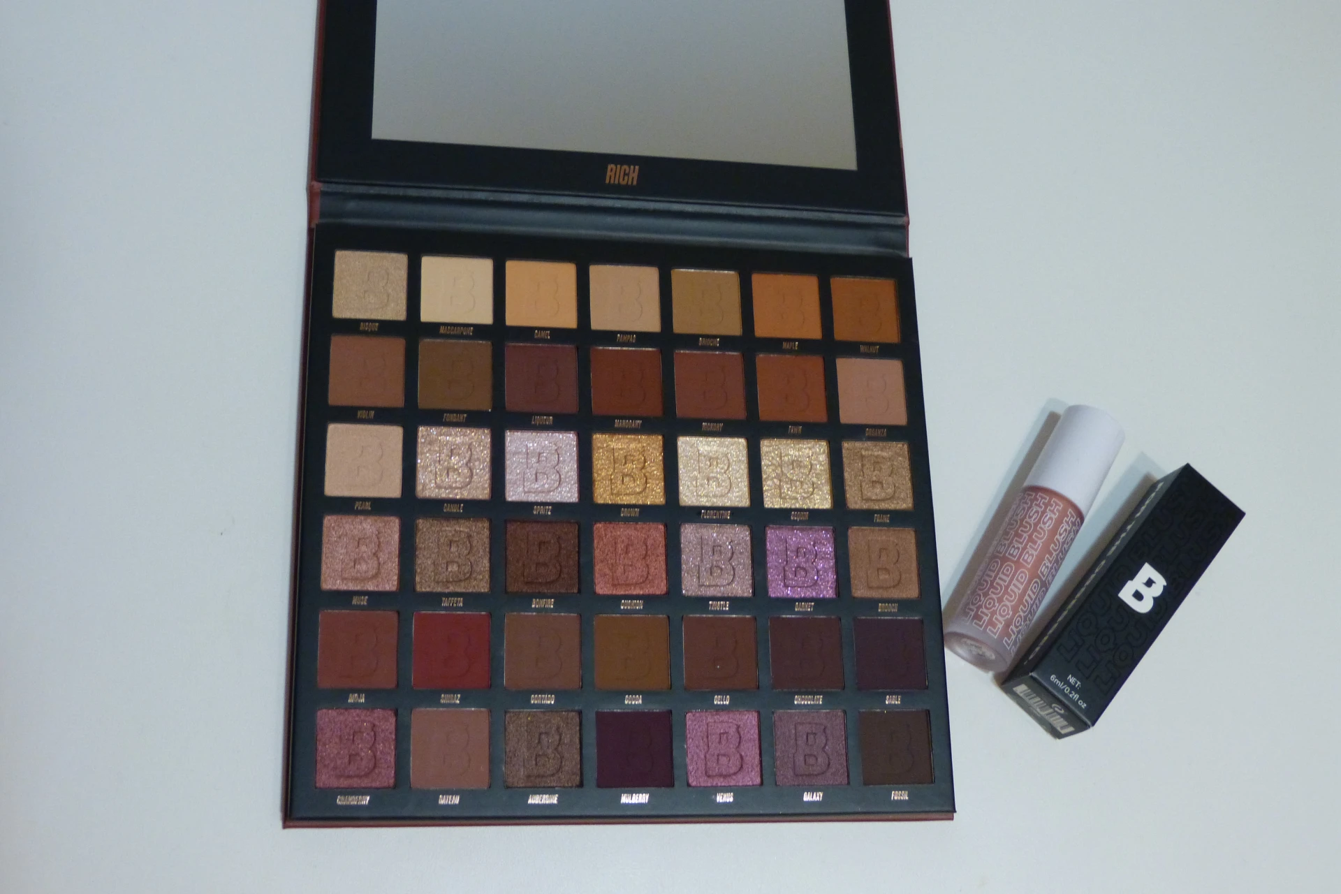 Új Beauty Bay 42 Rich Rich paletta + folyékony pirosító
