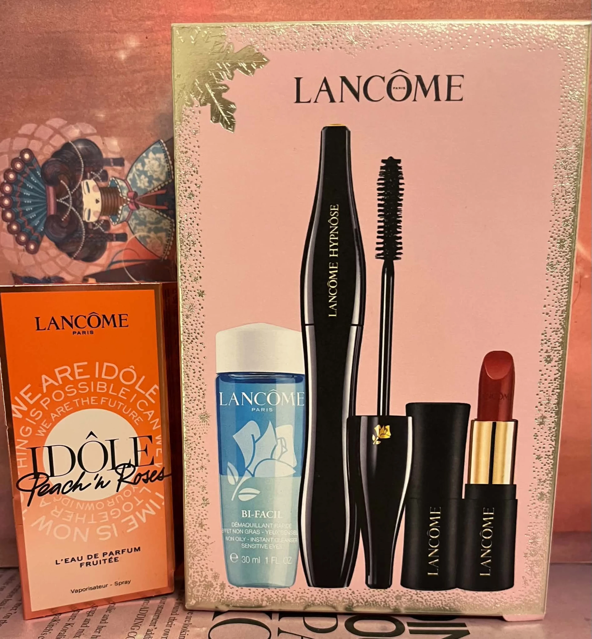 Lancome Hypnose Extra dúsító szempillaspirál ajándékszettben , illatmintával