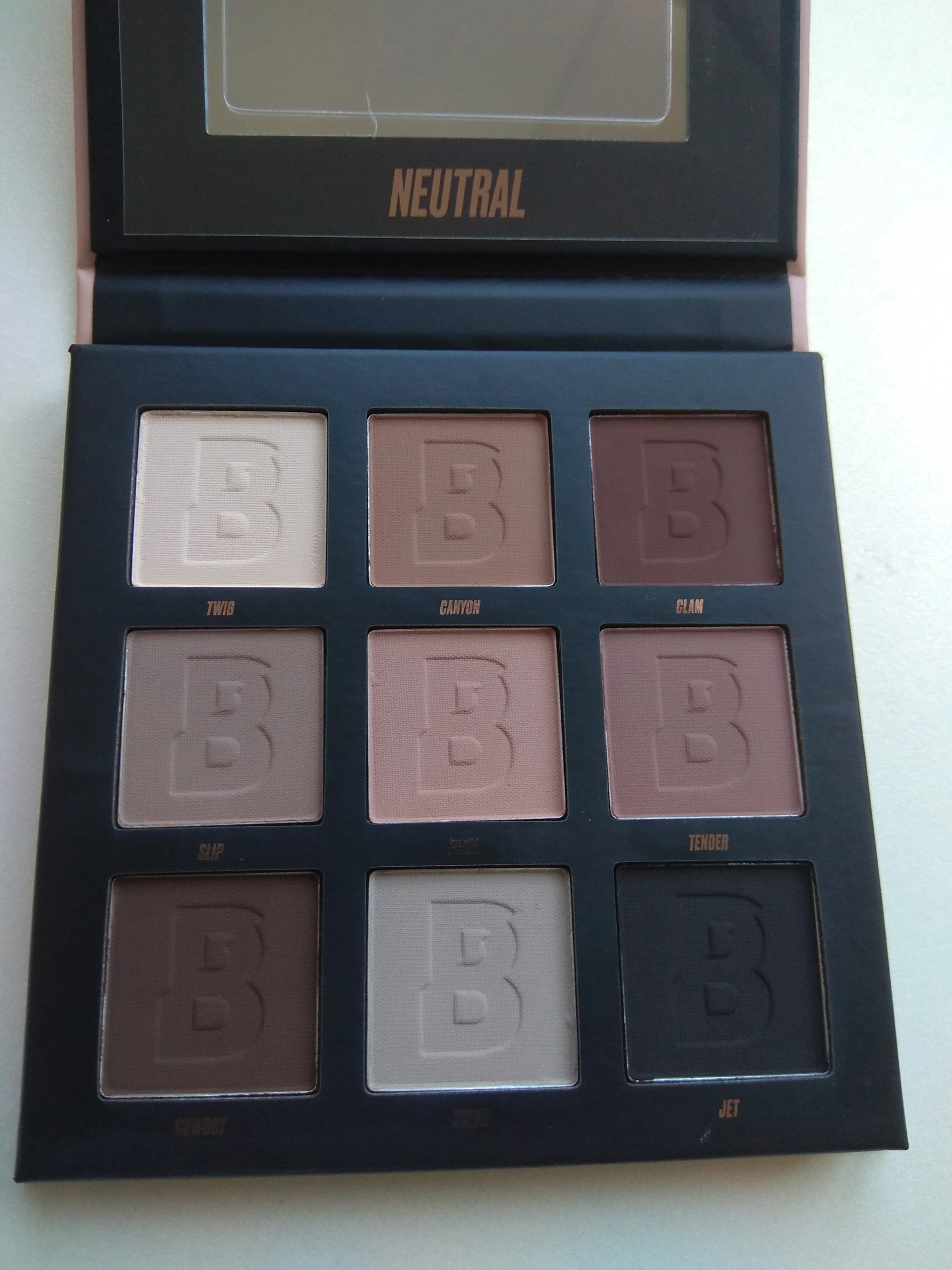 Új Beauty Bay Neutral Matte 9 paletta