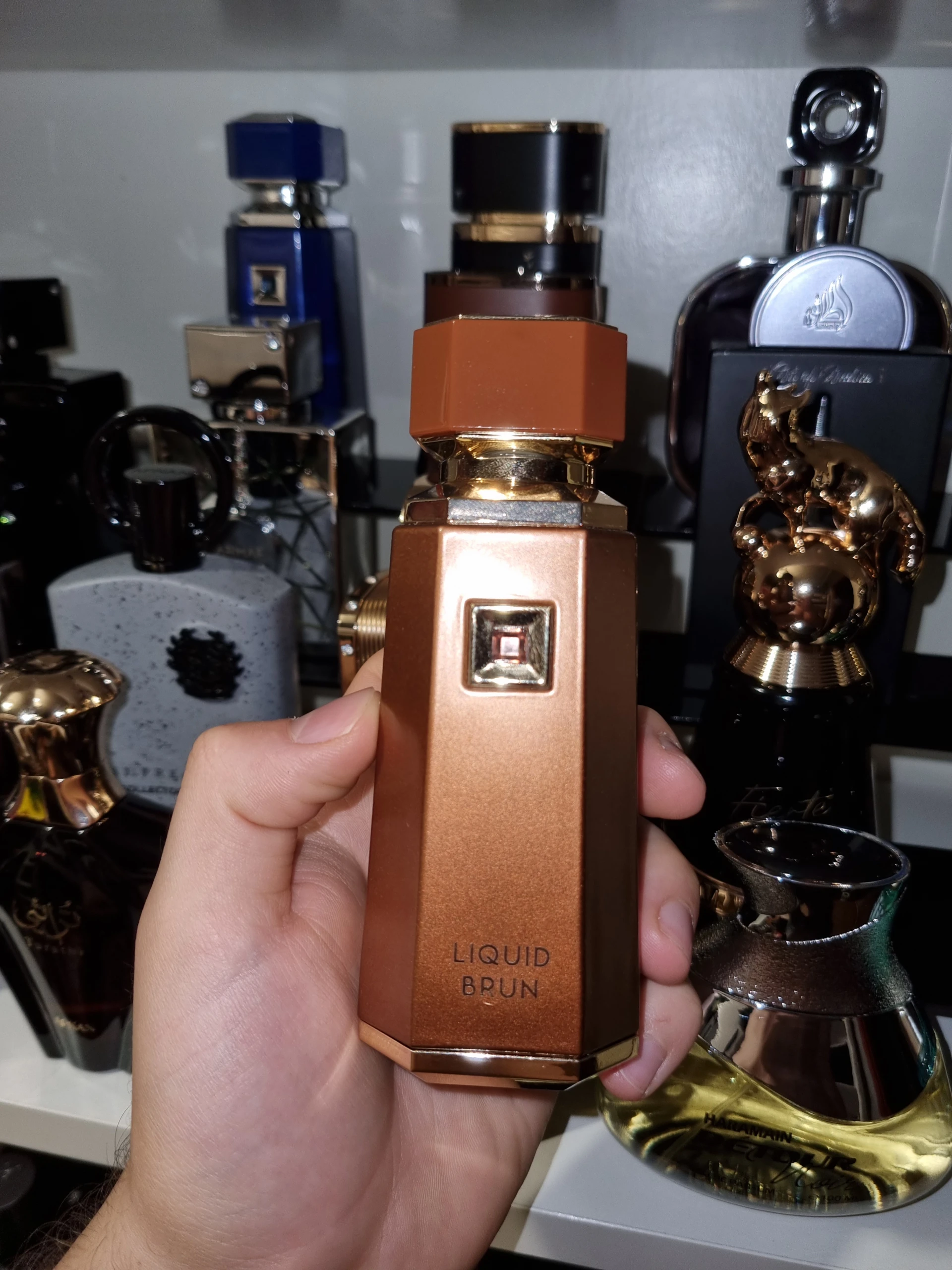 French Avenue – Liquid Brun Dekant