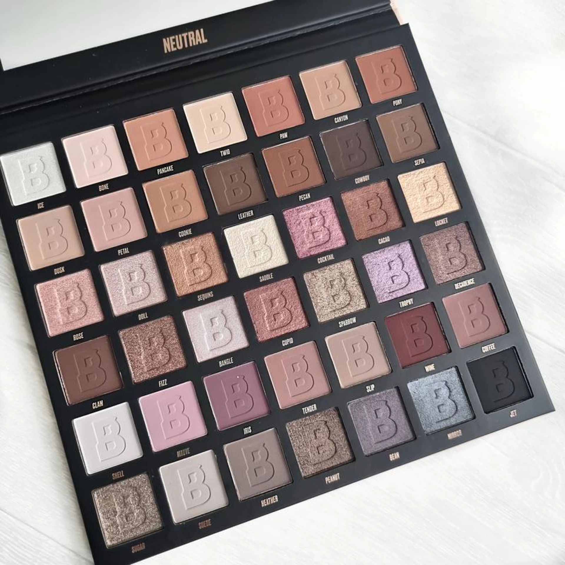 Új Beauty Bay Neutral 42 paletta