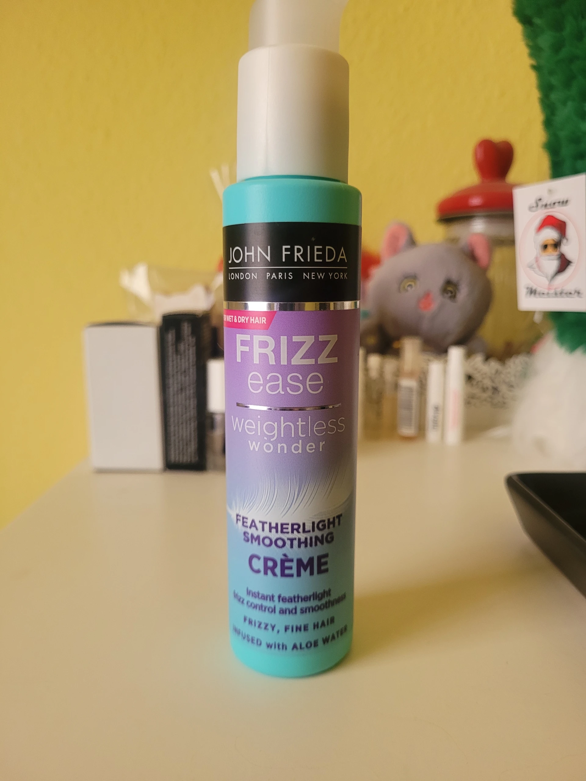 John Frieda Frizz Ease Featherlight Smoothing Creme