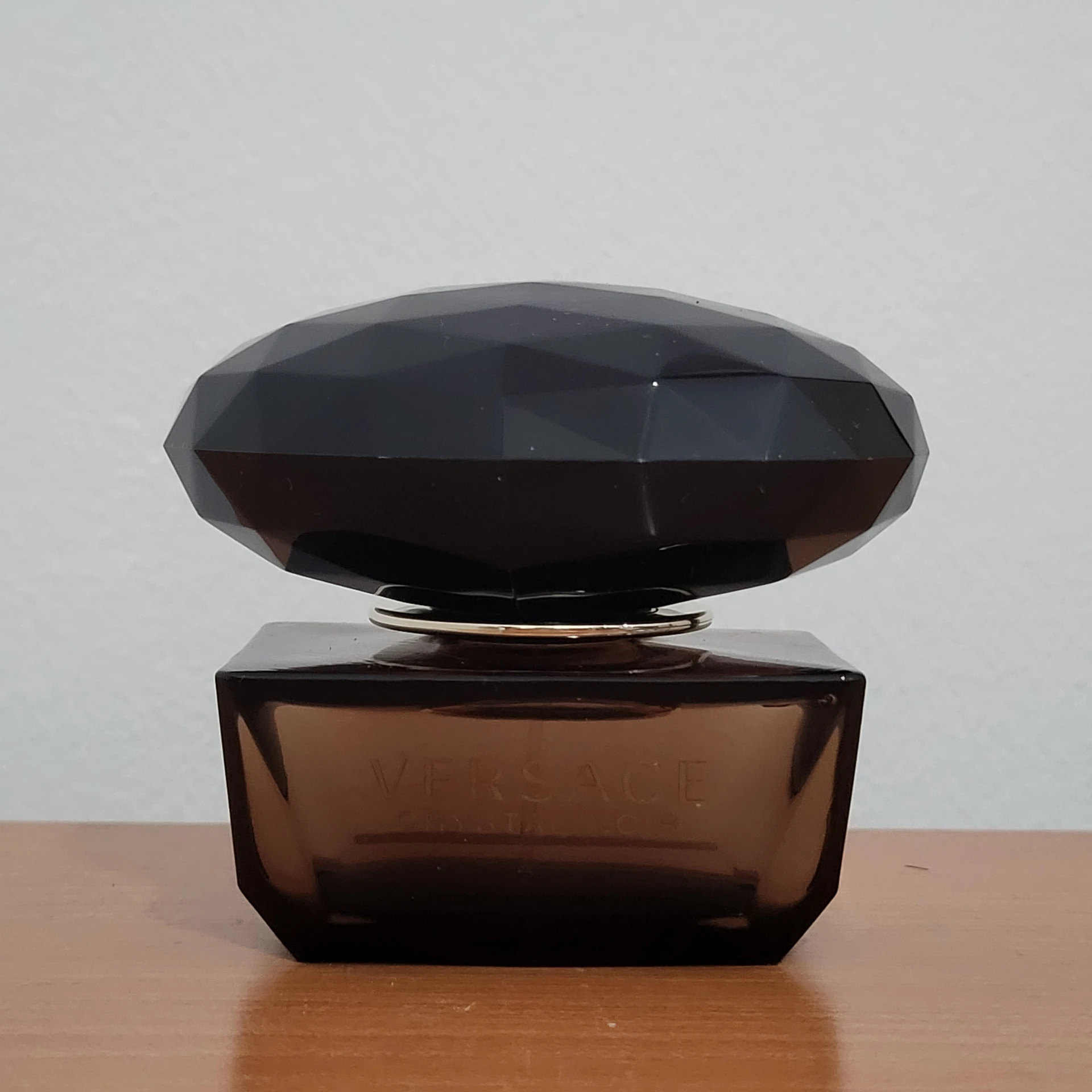 Crystal Noir EDP üvegében