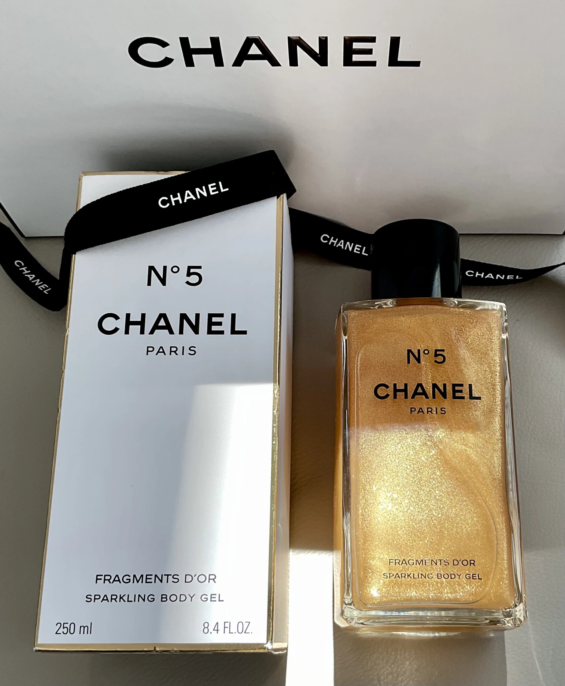 LIMITÁLT KIADÁS - Chanel N°5 Fragments D'Or Sparkling Body Gel ✨