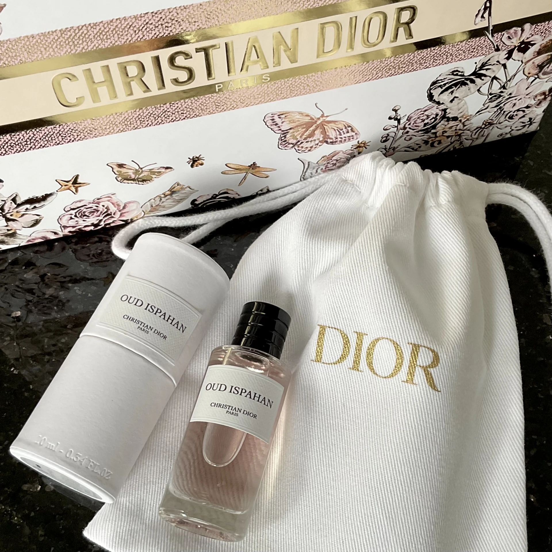 Dior La Collection Privée Oud Ispahan miniatűr ajándék Dior szütyővel