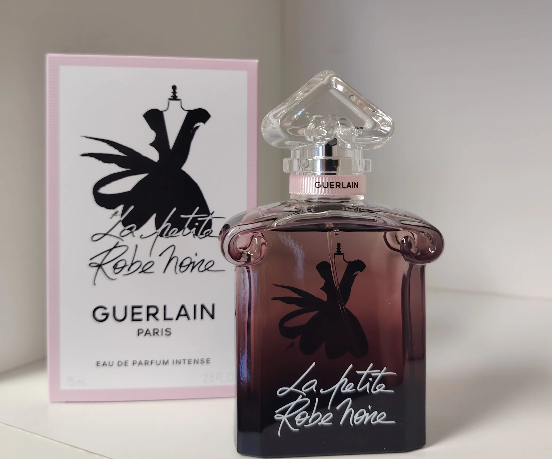 Guerlain La Petite Robe Noire Eau de Parfum Intense fújósok