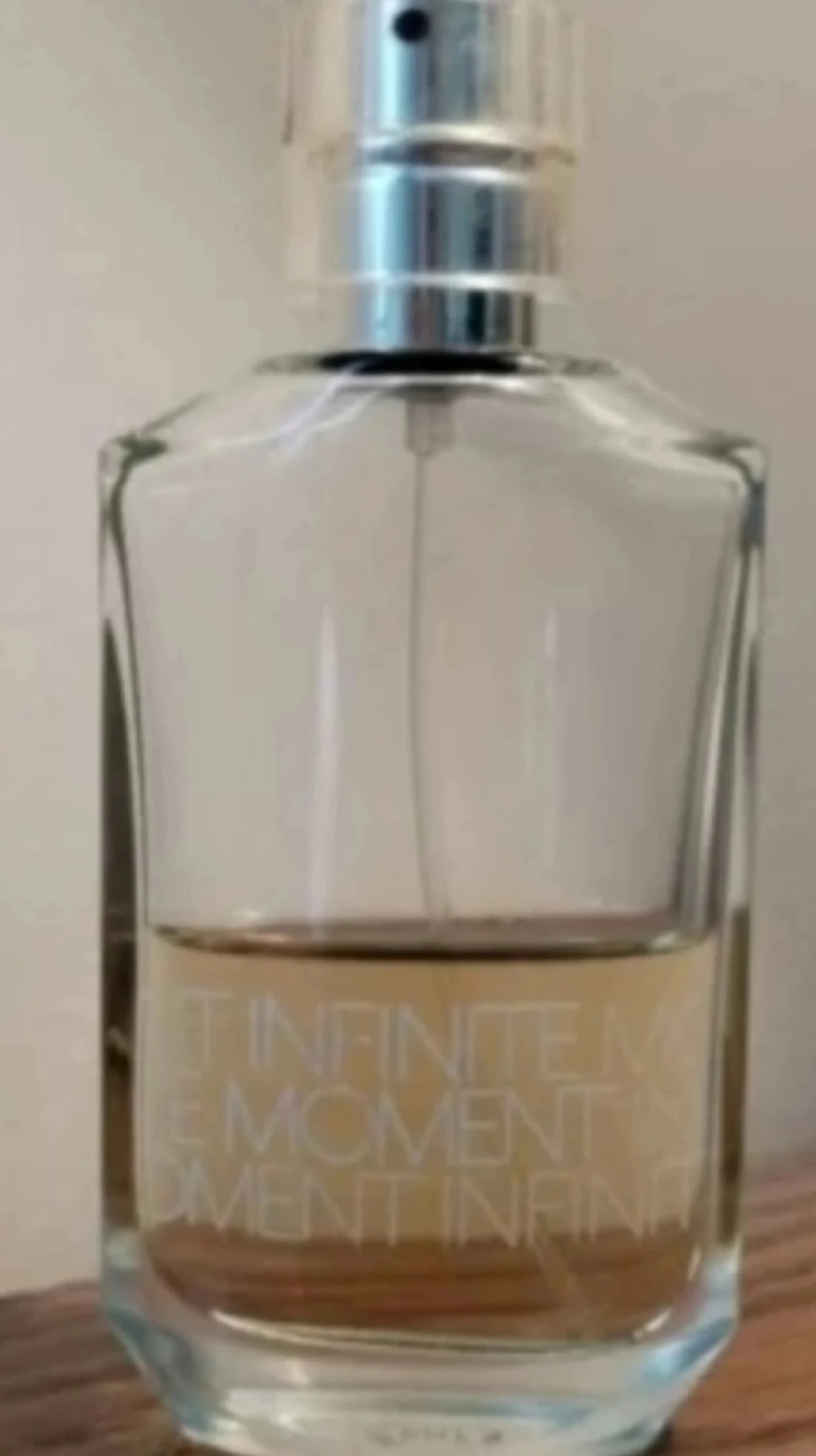 RITKASÁG ! Avon Infinite Moment EDT üvegében