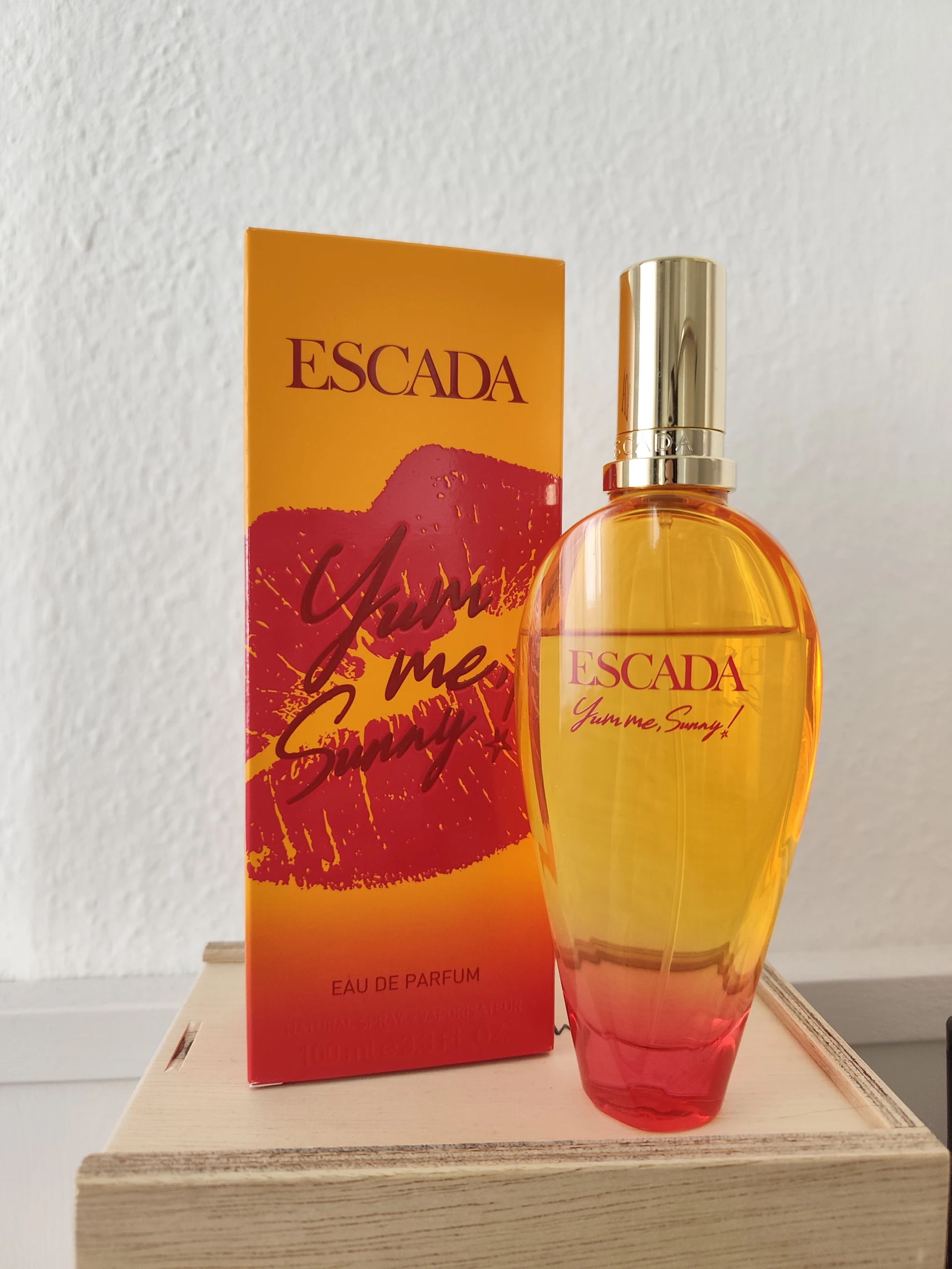 Escada Yum Me Sunny üvegében 100ml/kép 100ml