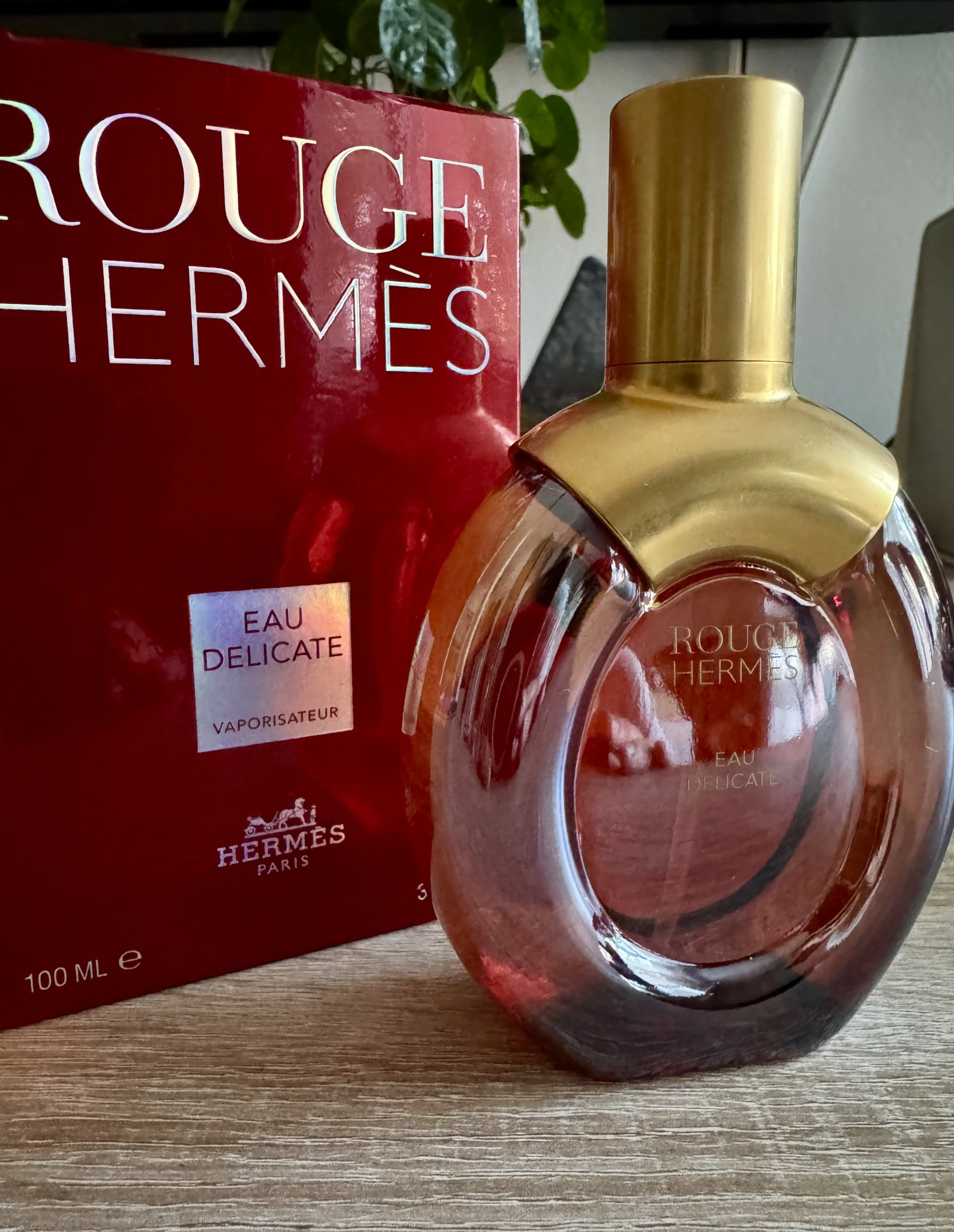Üvegében, Hermès Rouge Eau Delicate