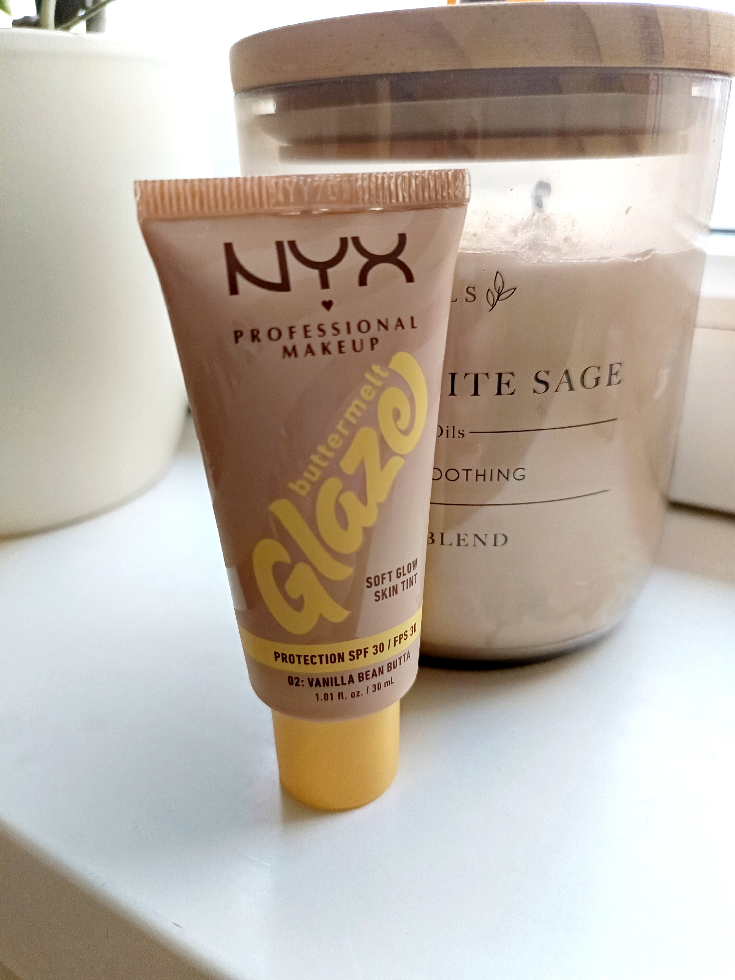 NYX Buttermelt Glaze Soft Glow Skin Tint, Vanilla Bean Butta árnyalat