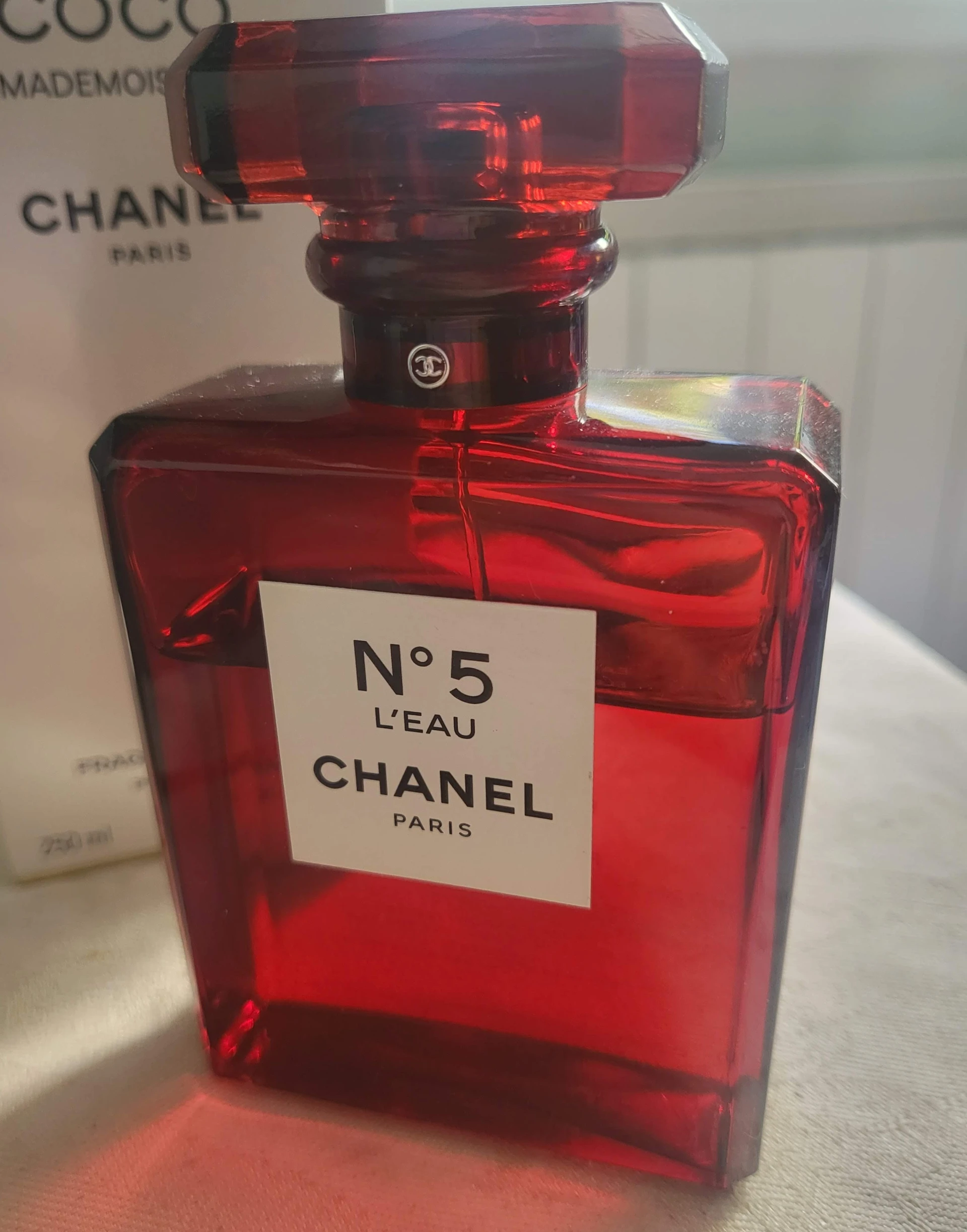 Chanel N°5 L’Eau Red Edition fújós minta