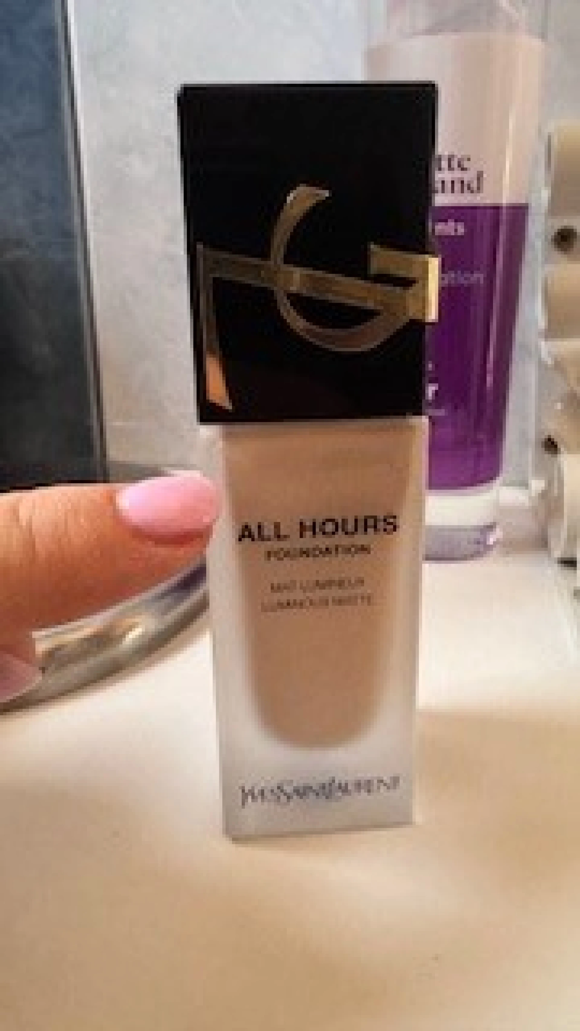 YSL All Hours alapozó (LC3) SPF39/PA+++