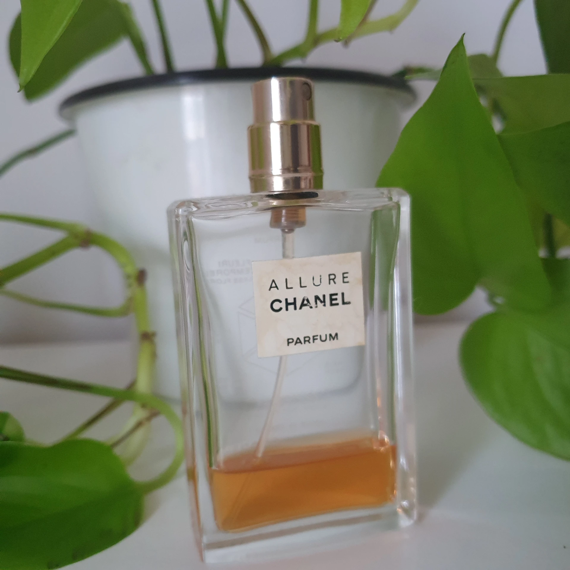 Üvegében eladó Chanel Allure Parfum