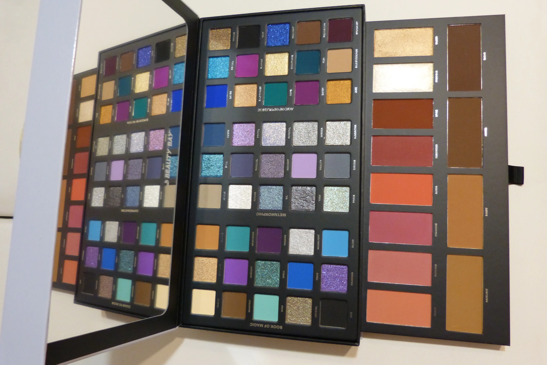 Új Beauty Bay The Collector's Edition paletta