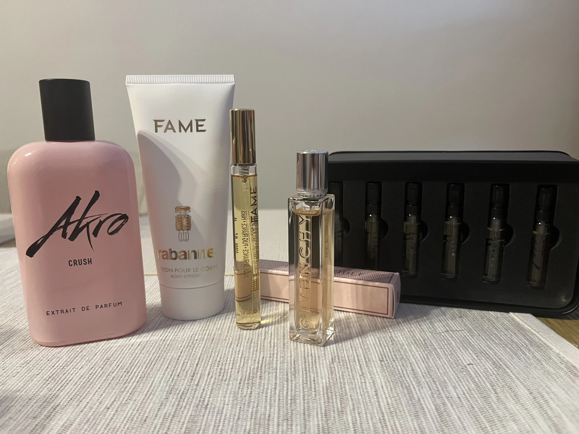 Akro, PR, Givency csomag