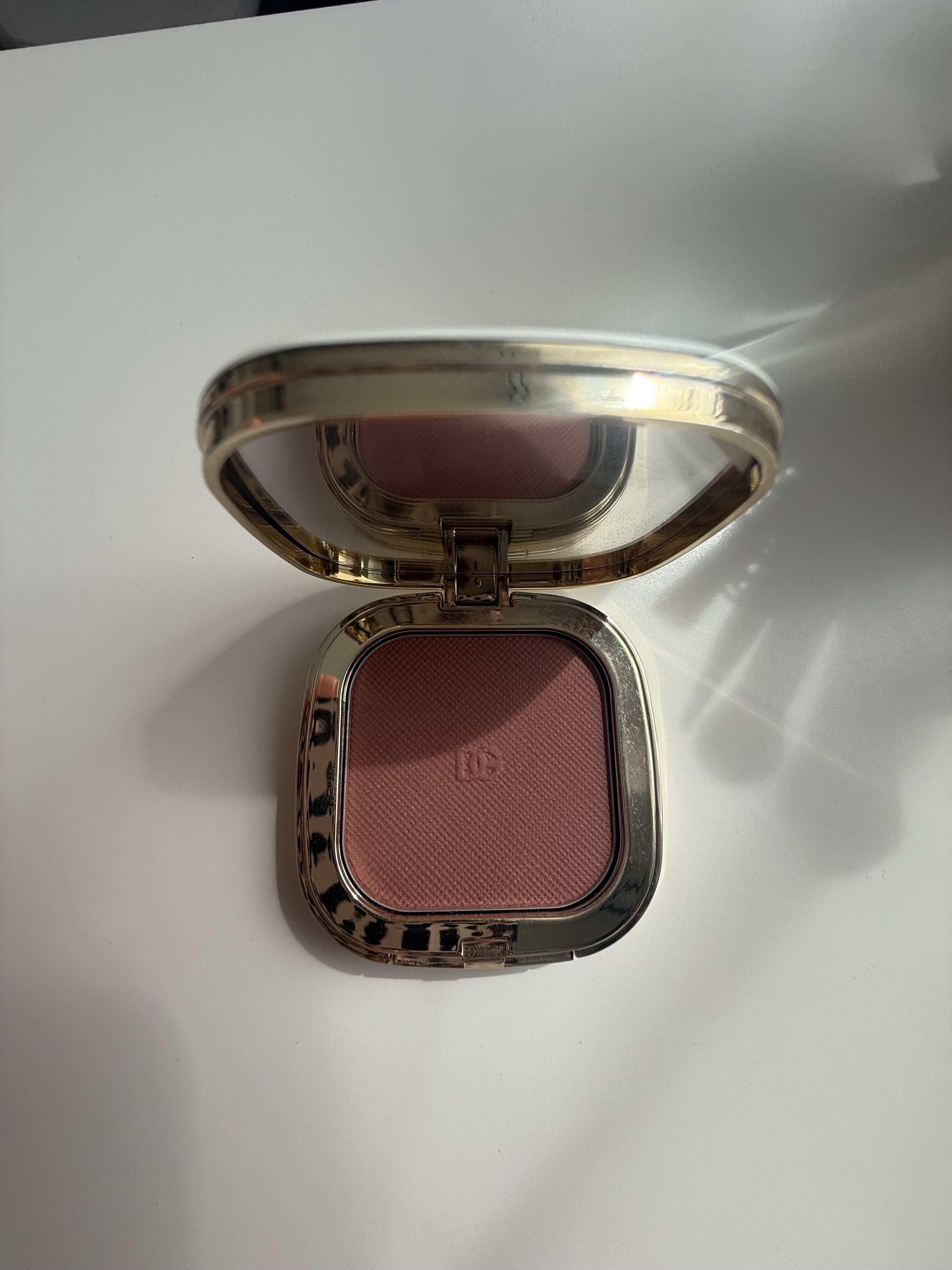 Dolce & Gabbana pirosító