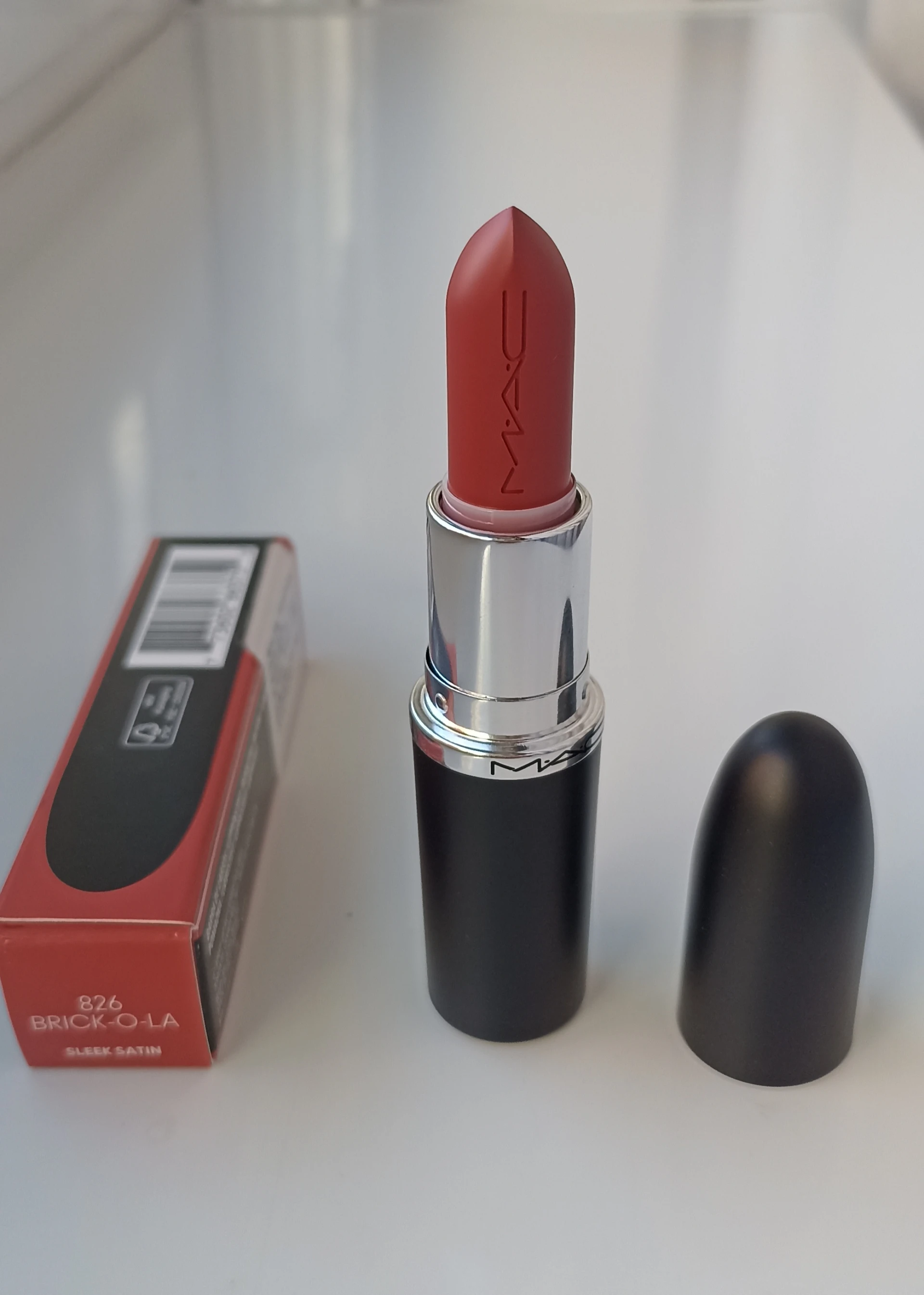MAC Sleek satin rúzs Brick-o-la