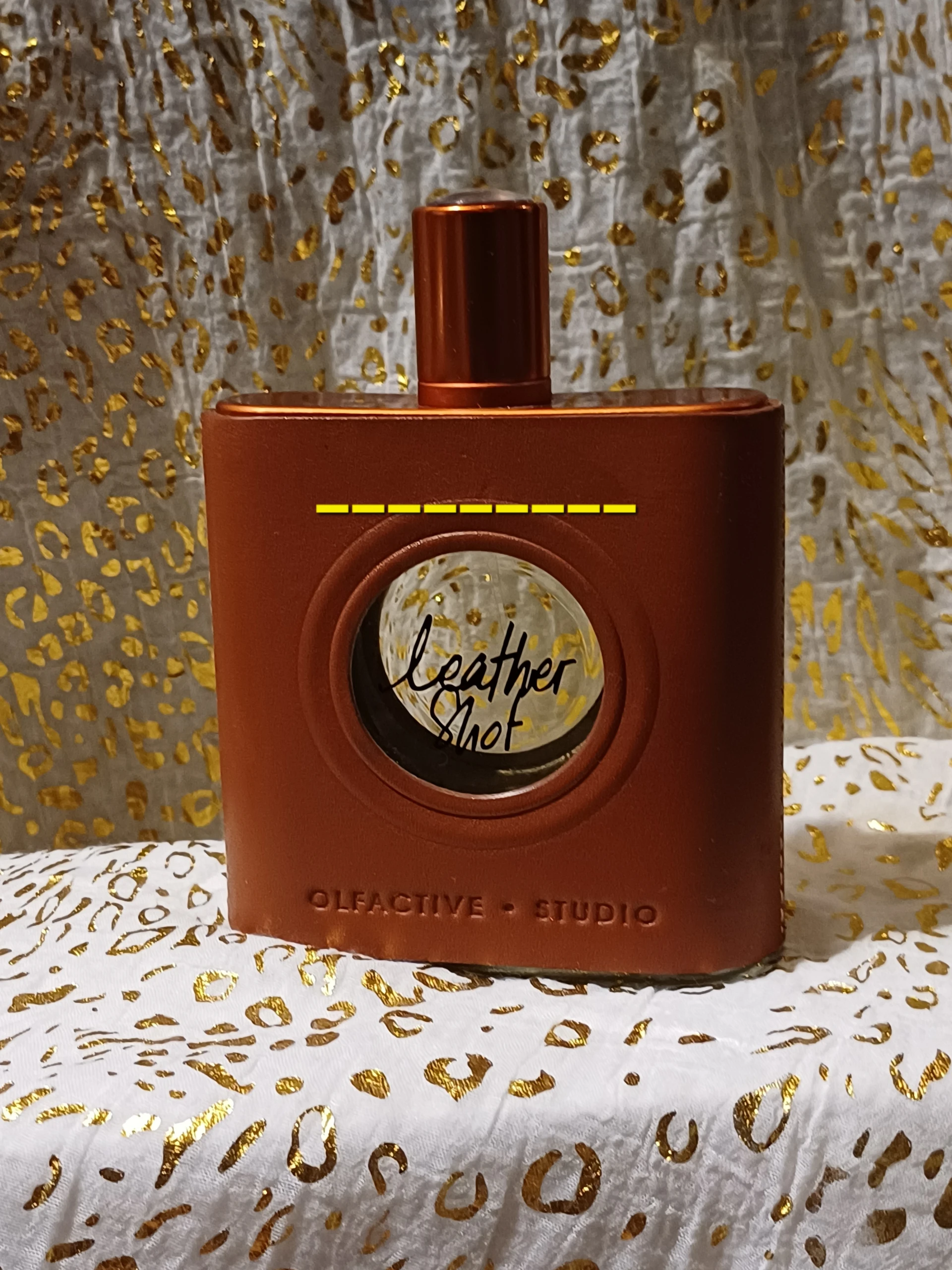 Olfactive studio leather shot