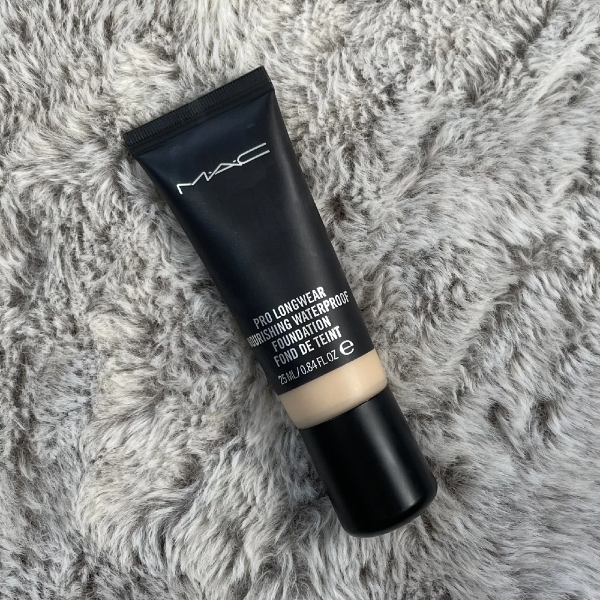 MAC Pro Longwear Nourishing Waterproof Foundation alapozó - NW18 árnyalat