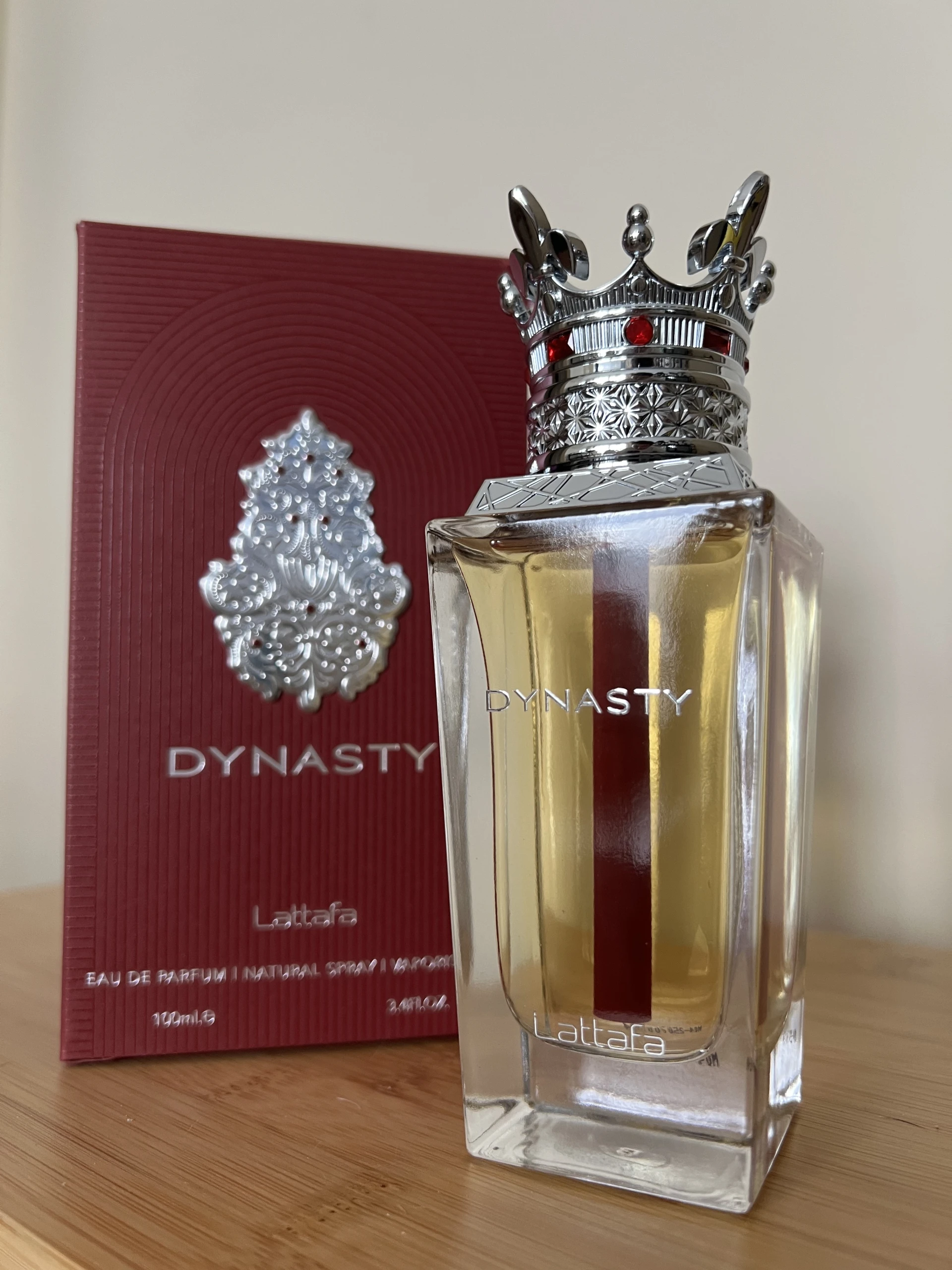 Lattafa Dynasty (Clive Christian Red Tea Vetiver)