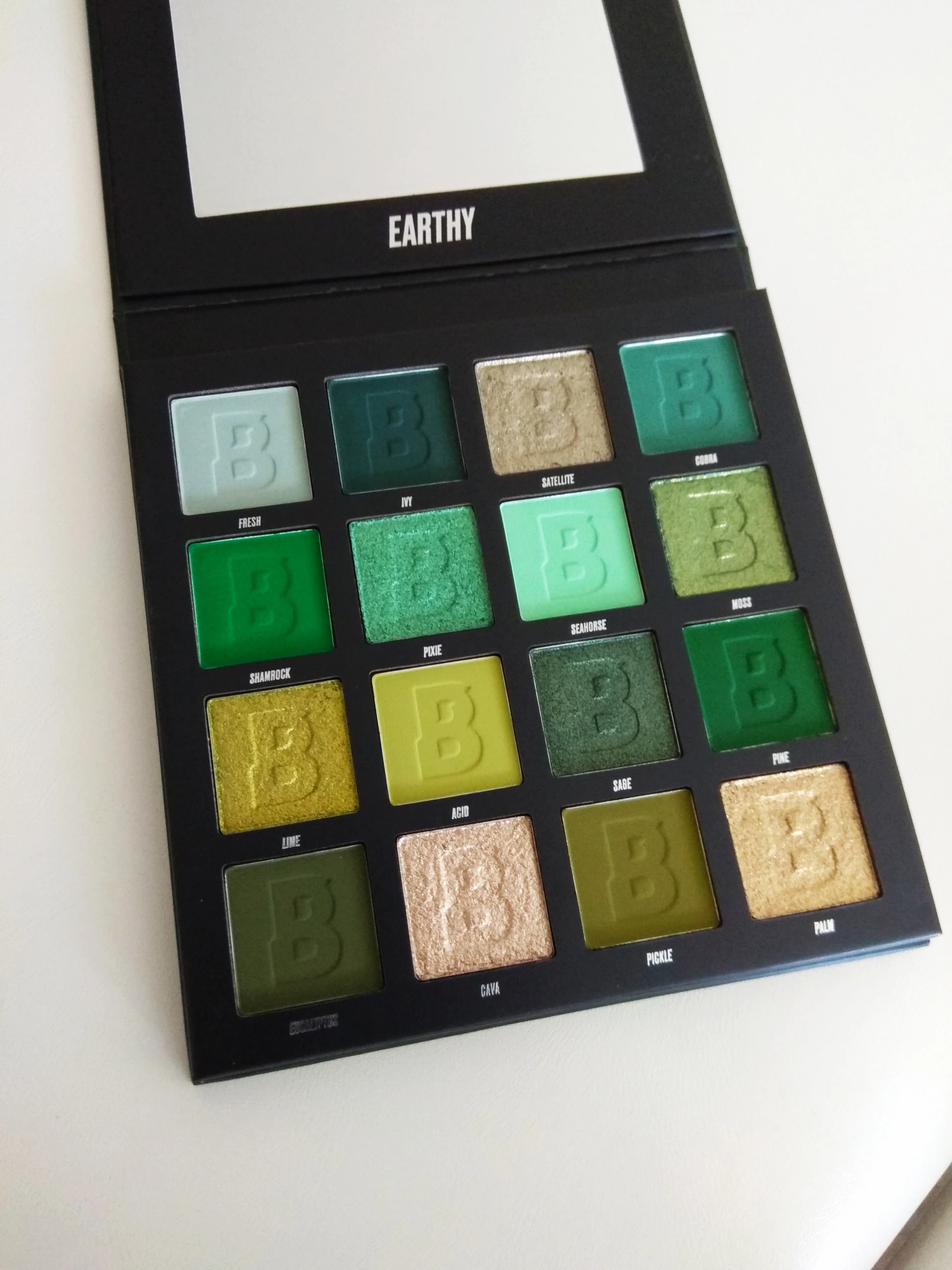 Új Beauty Bay Earthy paletta