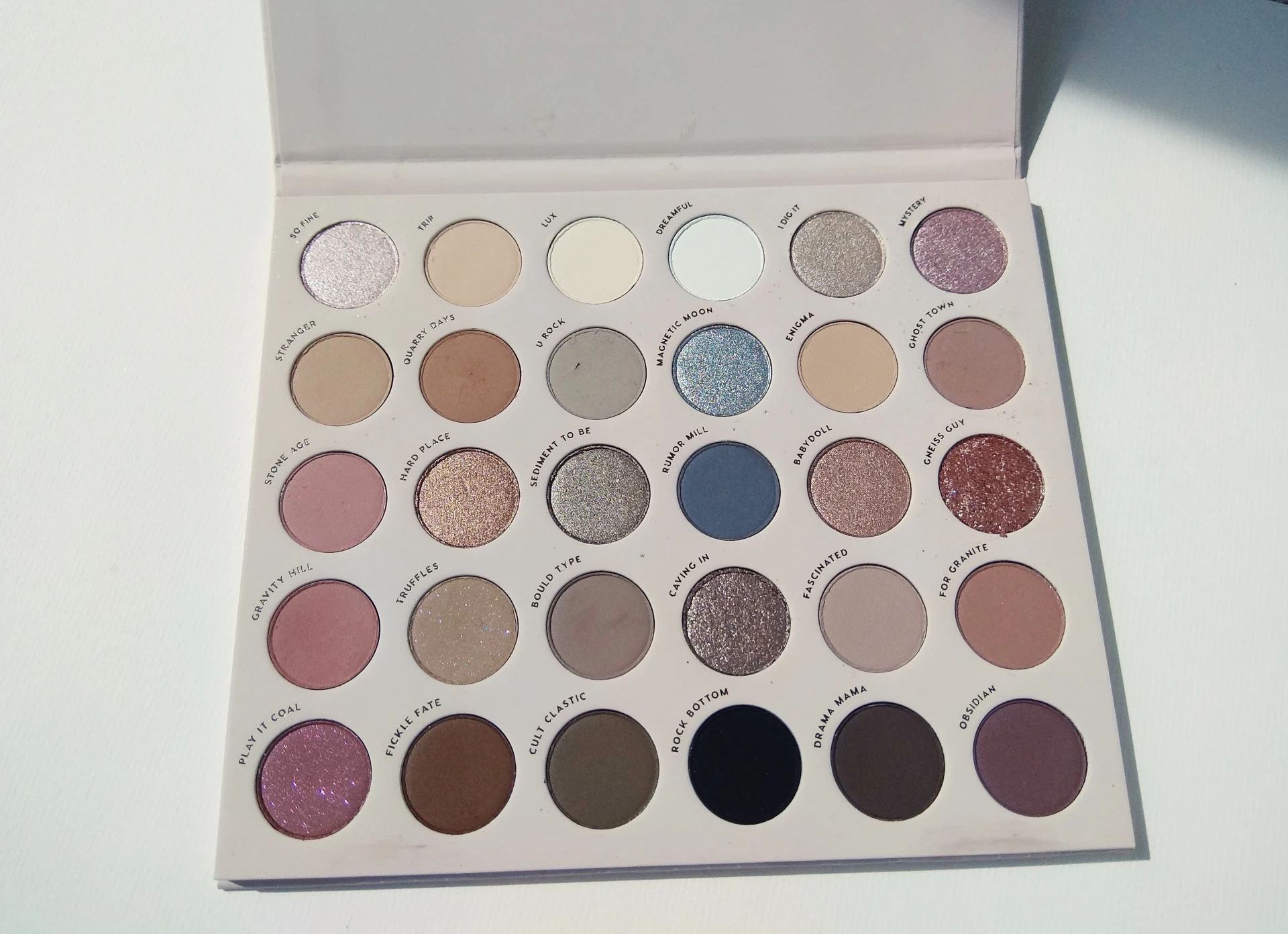 Új Colourpop Stone Cold Fox paletta