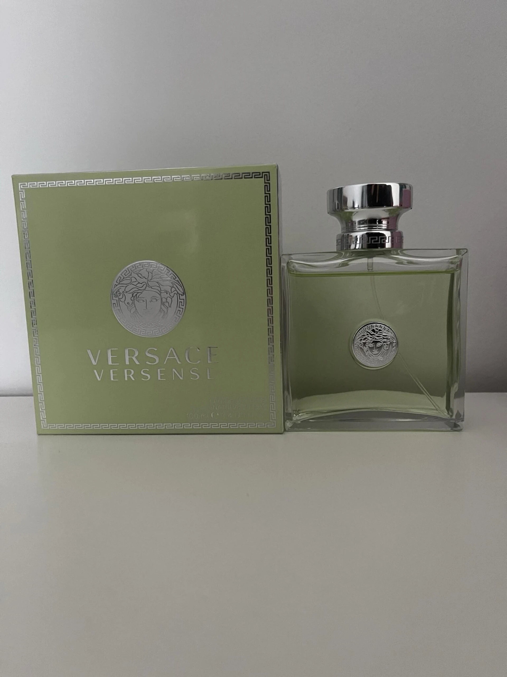 Fújós! Versace Versense EDT