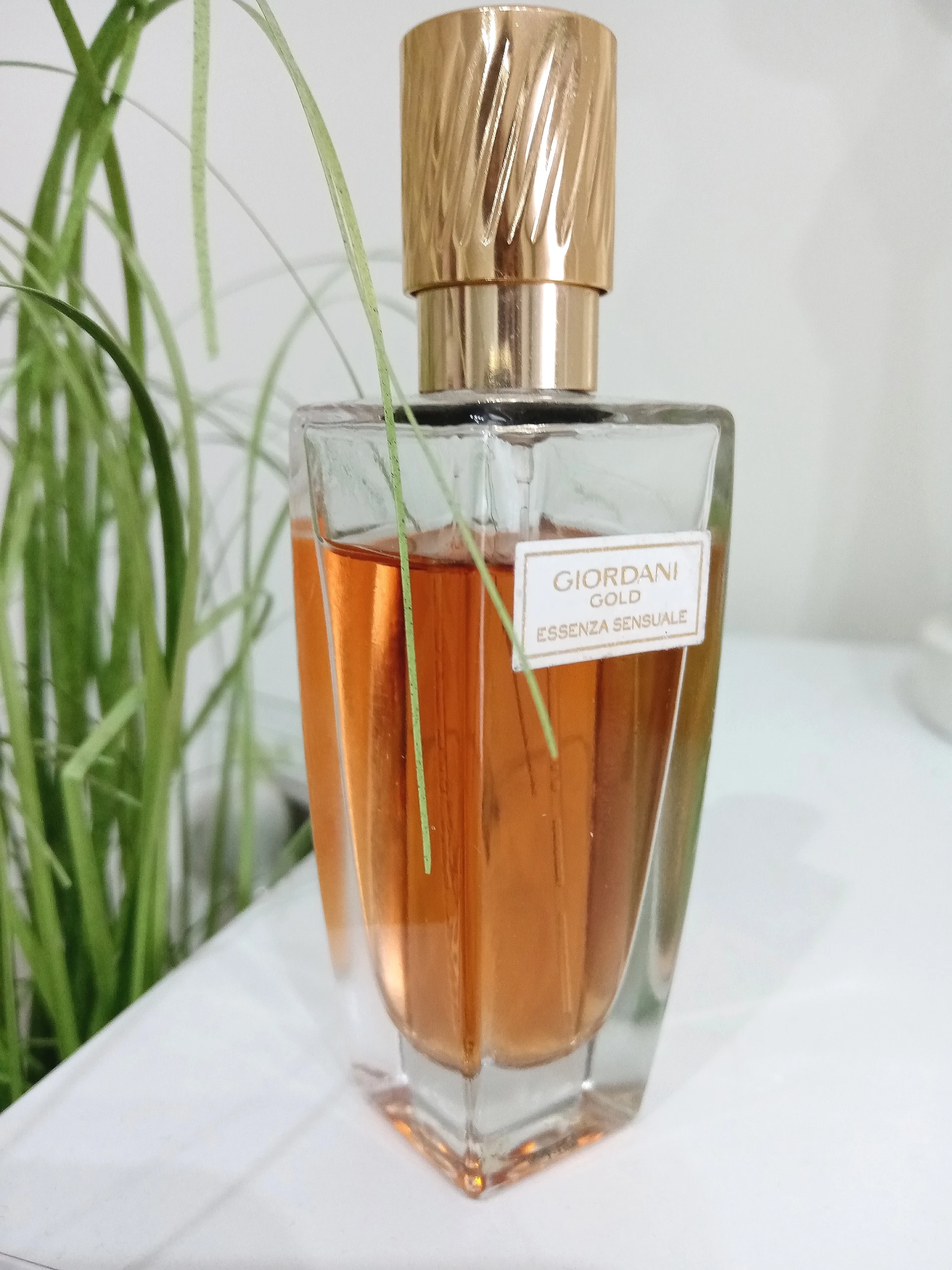 Ritkaság, ESSENZA SENSUALE Oriflame Giordani Gold