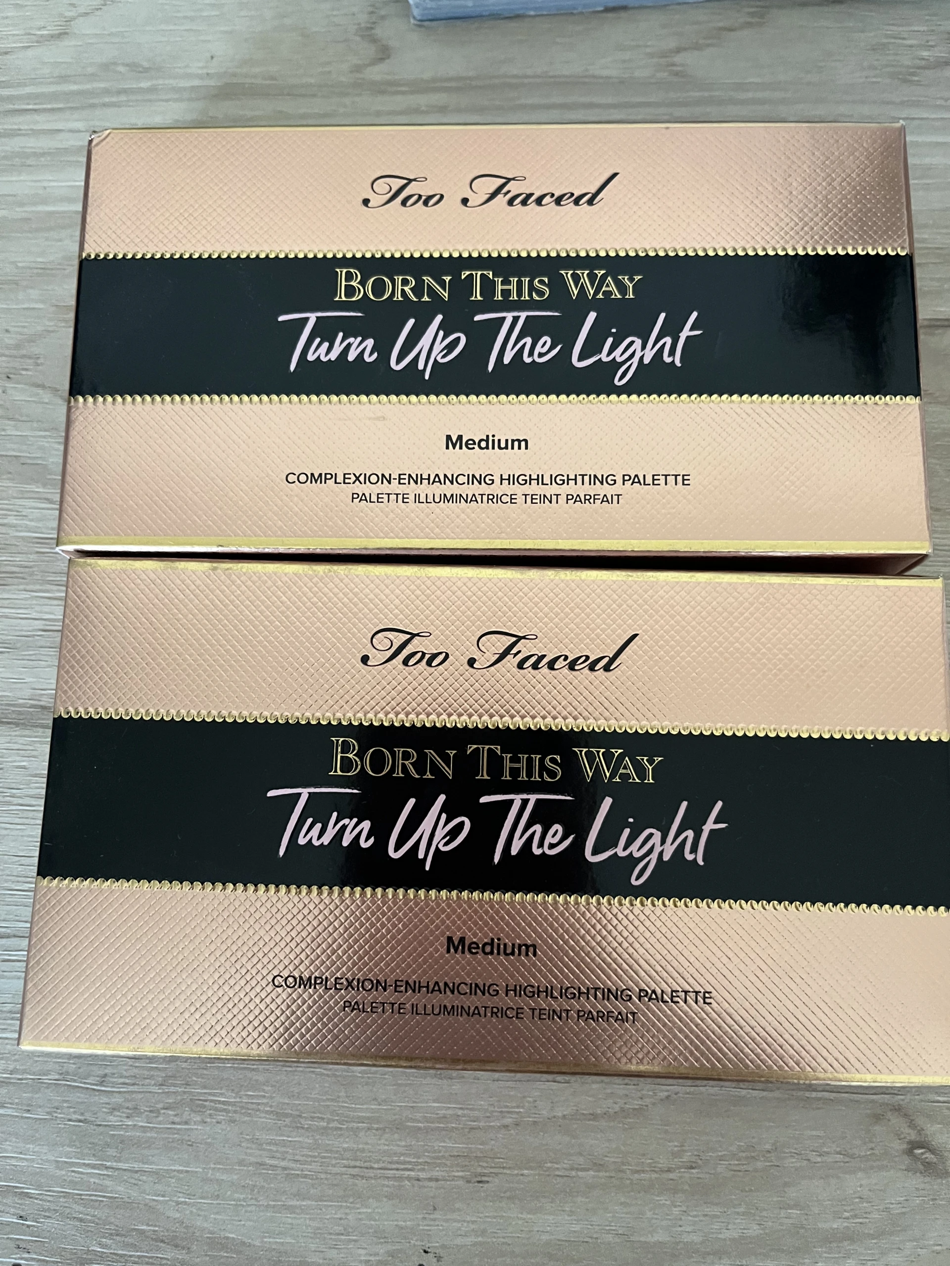 Too Faced Born This Way Turn Up The Light Médium