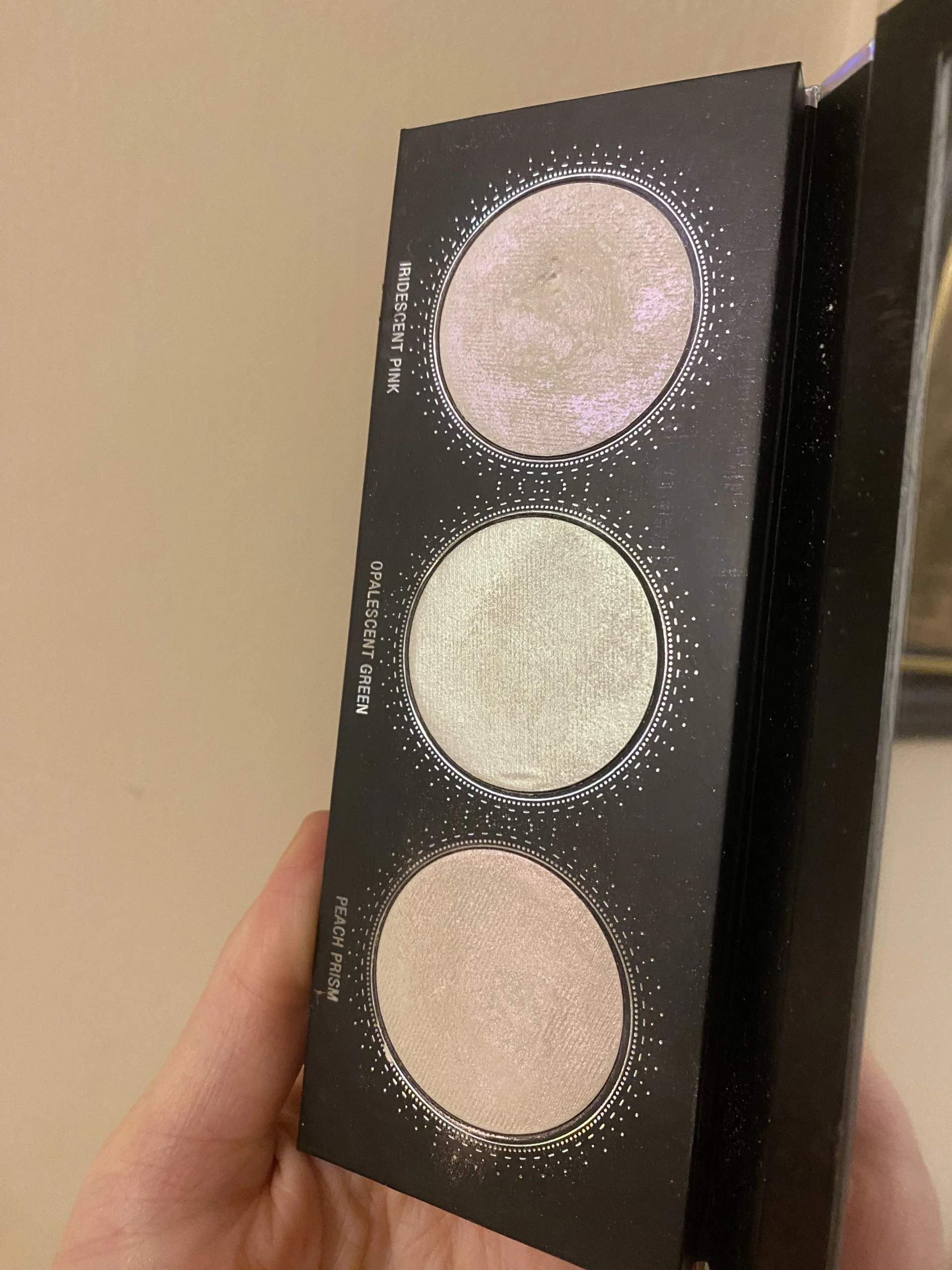 L.O.V illusion highlighter paletta LOV