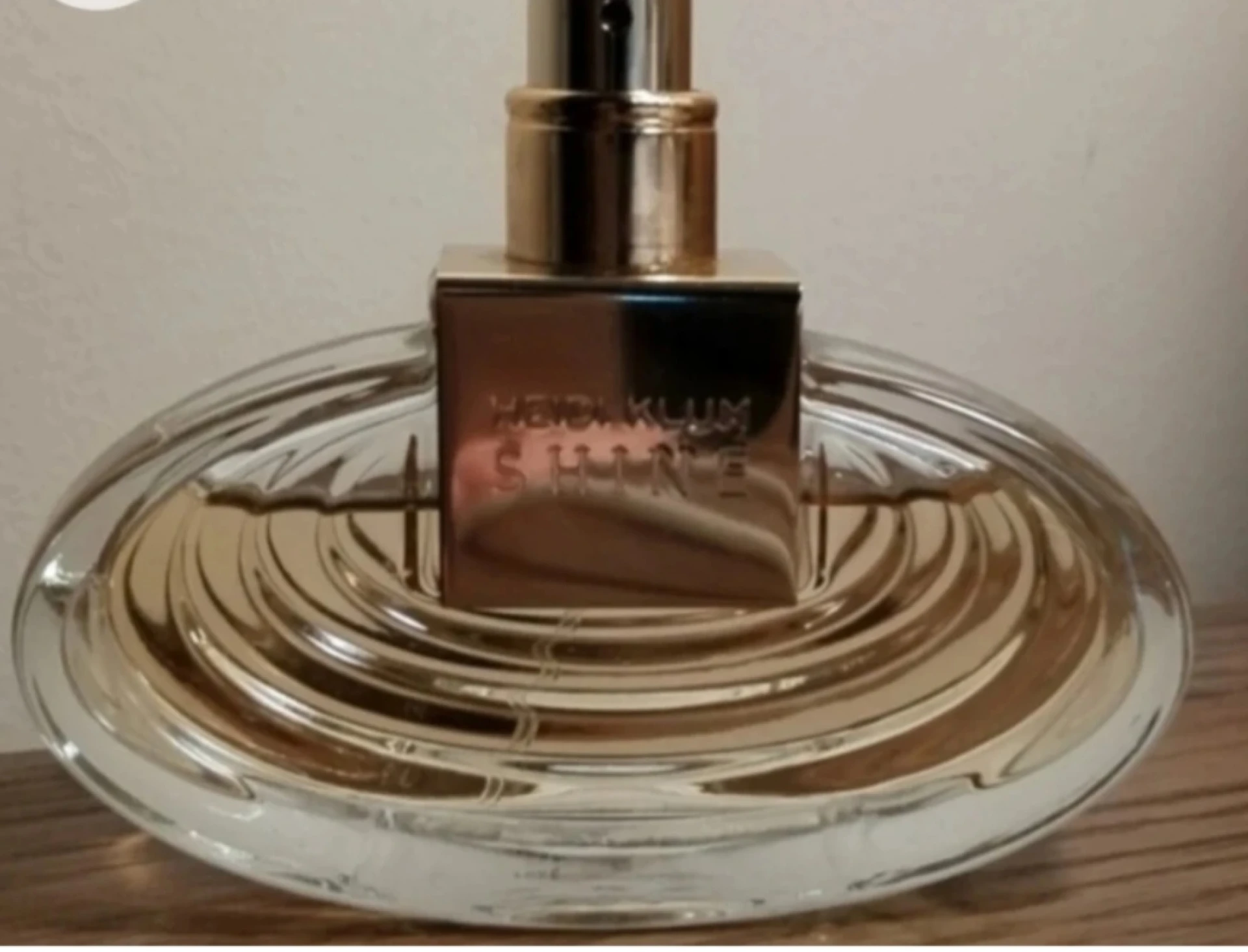 RITKASÁG ! Heidi Klum Shine EDT üvegében