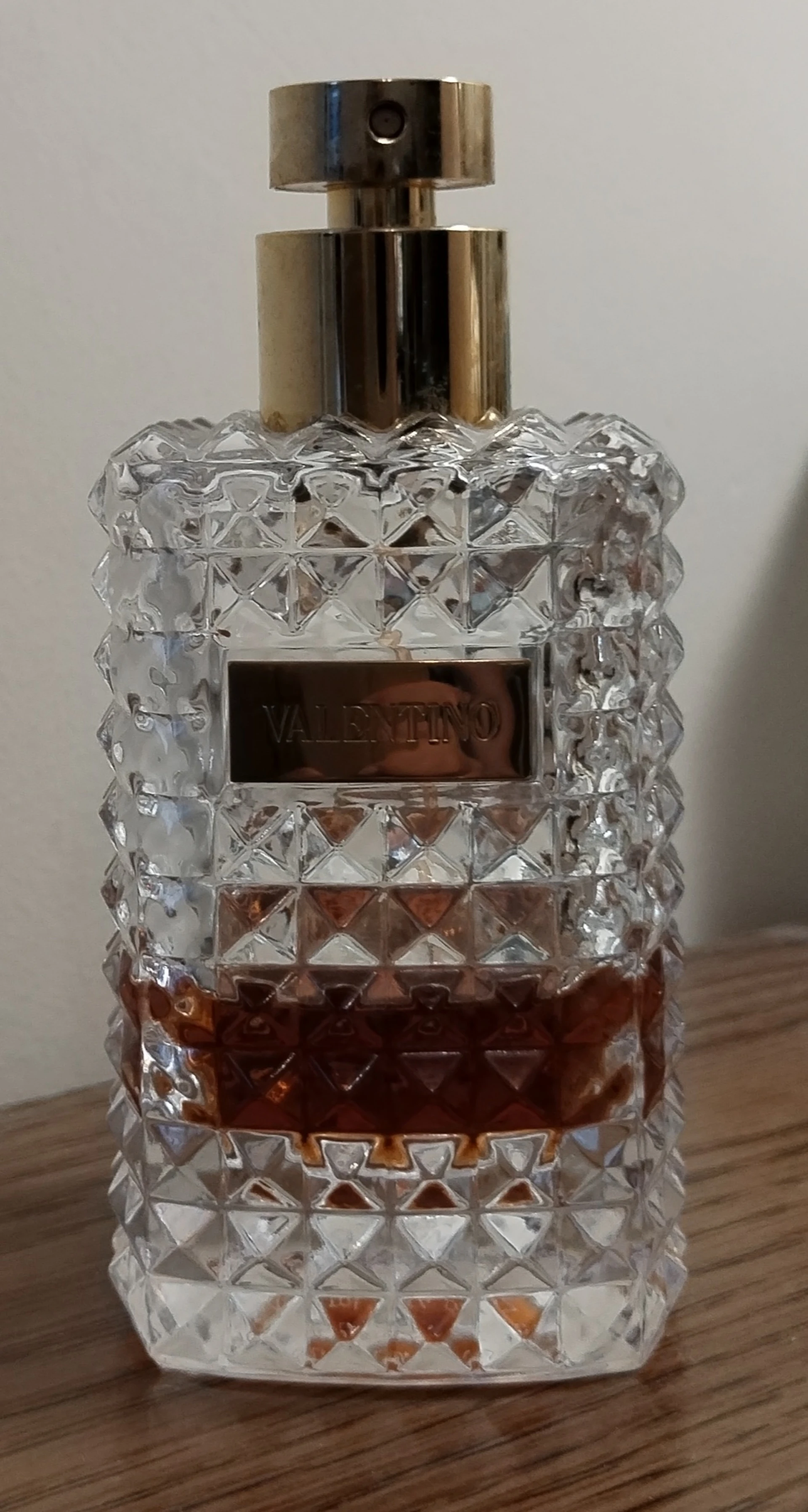 RITKASÁG ! Valentino Donna Aqua EDT üvegében