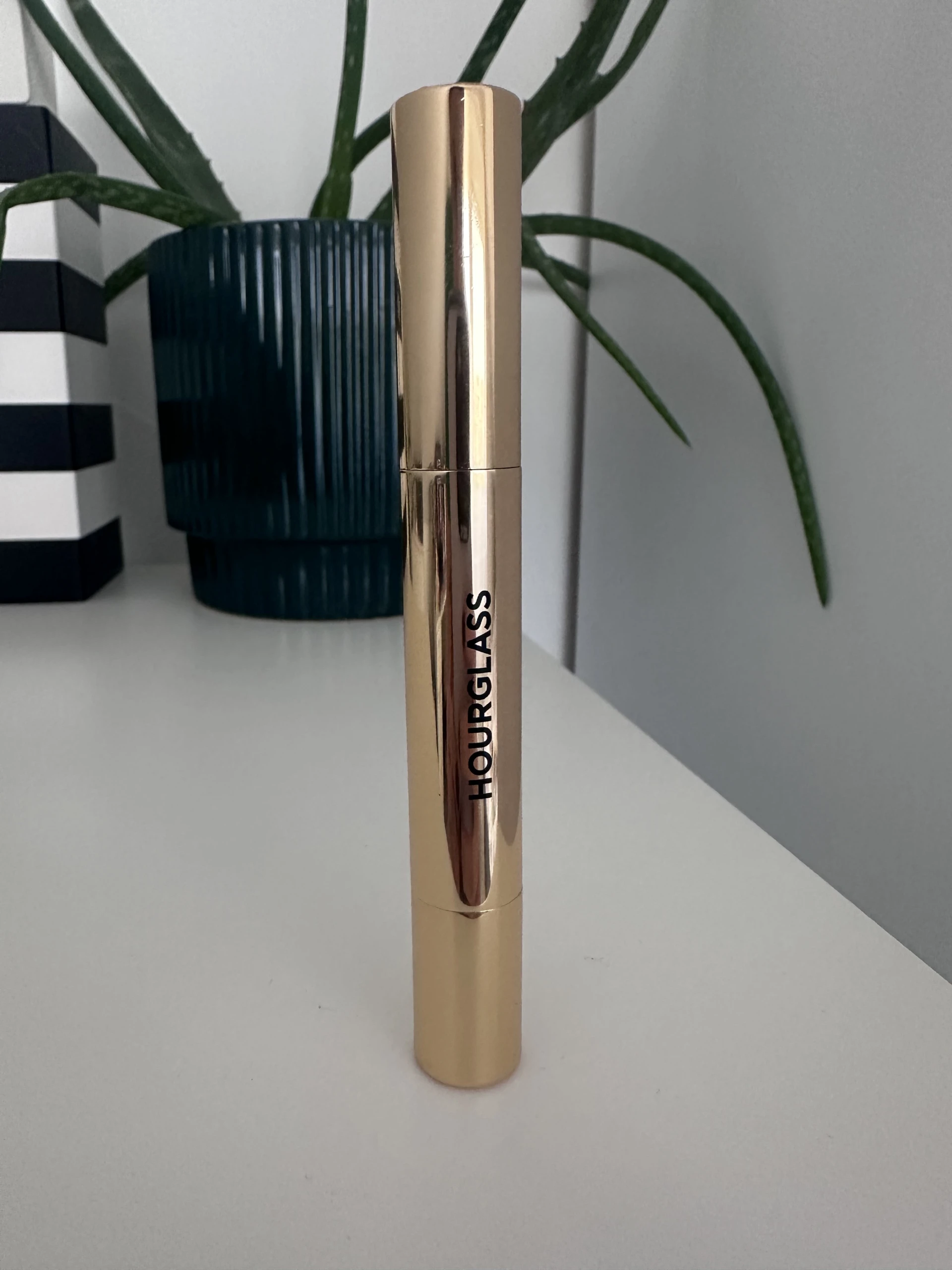 Hourglass Phantom Volumizing Glossy Balm Haze
