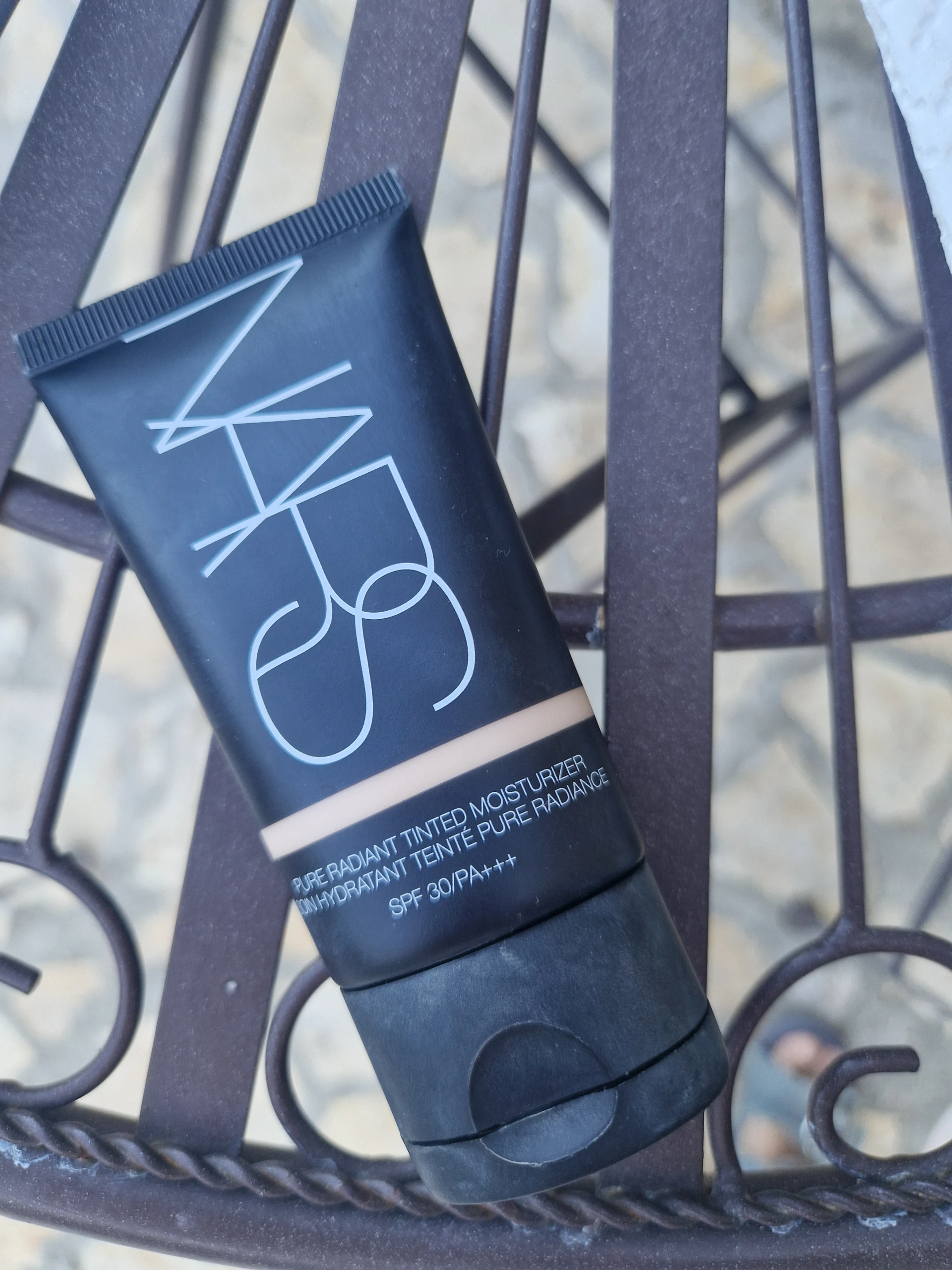 Nars színezett fenyvédös hidratáló