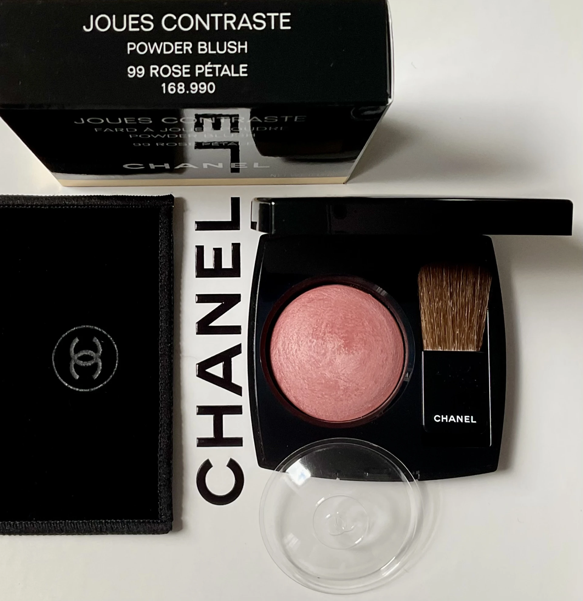 2 féle Chanel Joues Contraste Powder Blush ajándék Chanel szempillaspirállal
