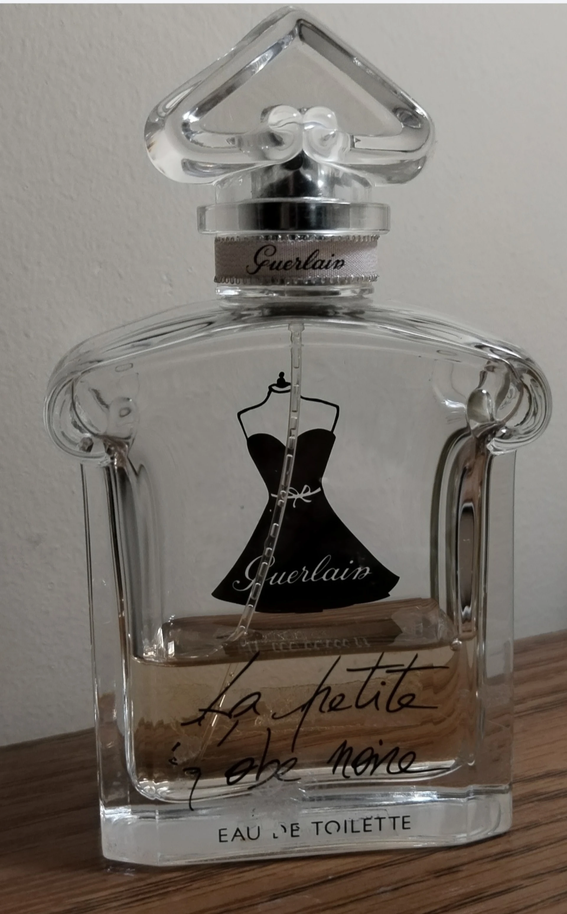 Guerlain La Petite Robe Noire EDT üvegében