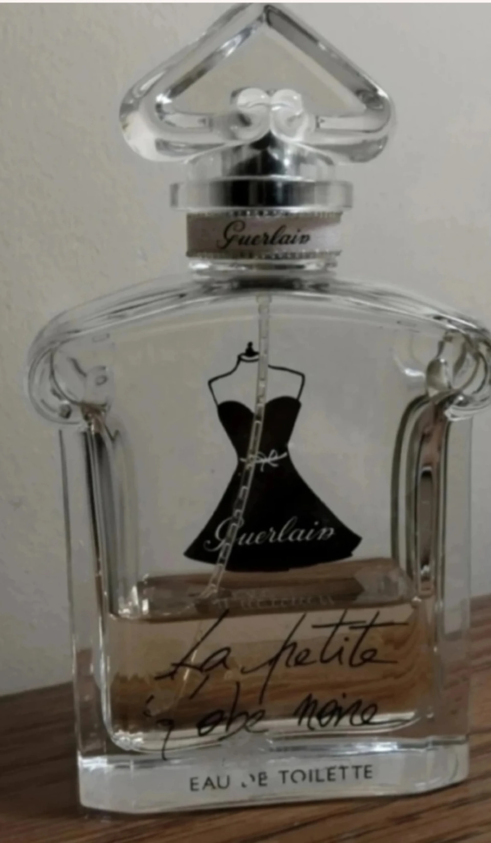 Guerlain La Petite Robe Noire EDT üvegében