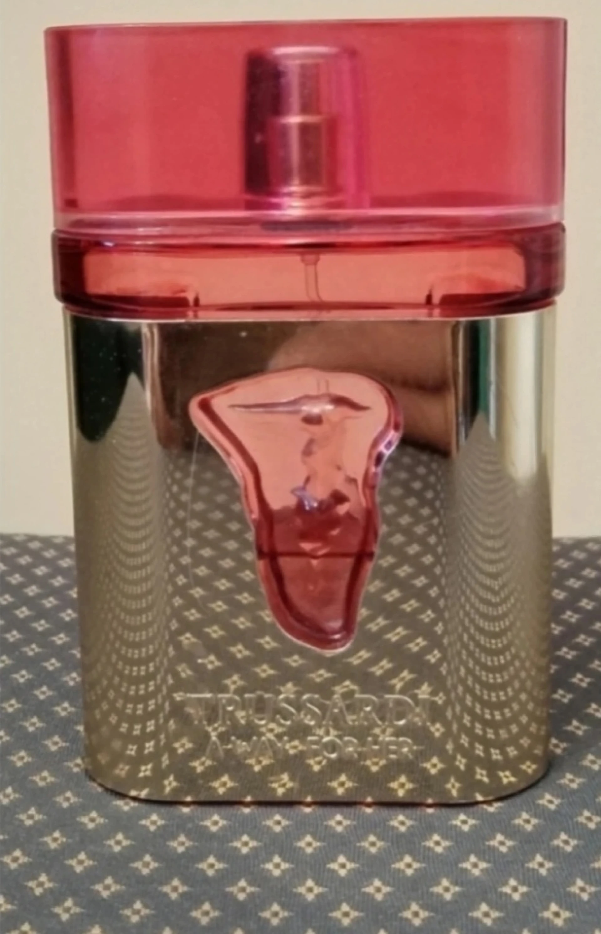 RITKASÁG ! Trussardi A Way For Her EDT üvegében