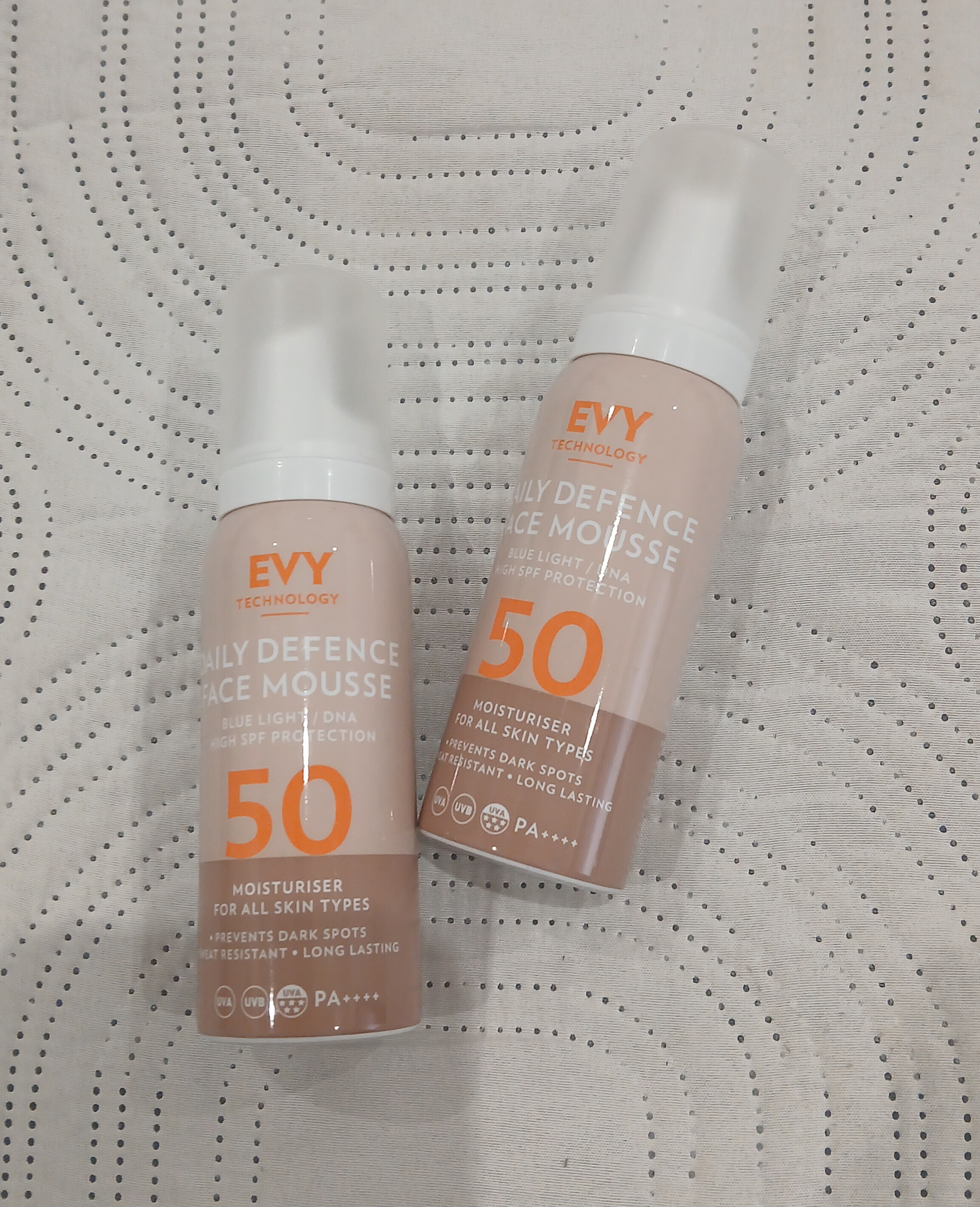 2 db Evy Daily Defense Face Mousse SPF50