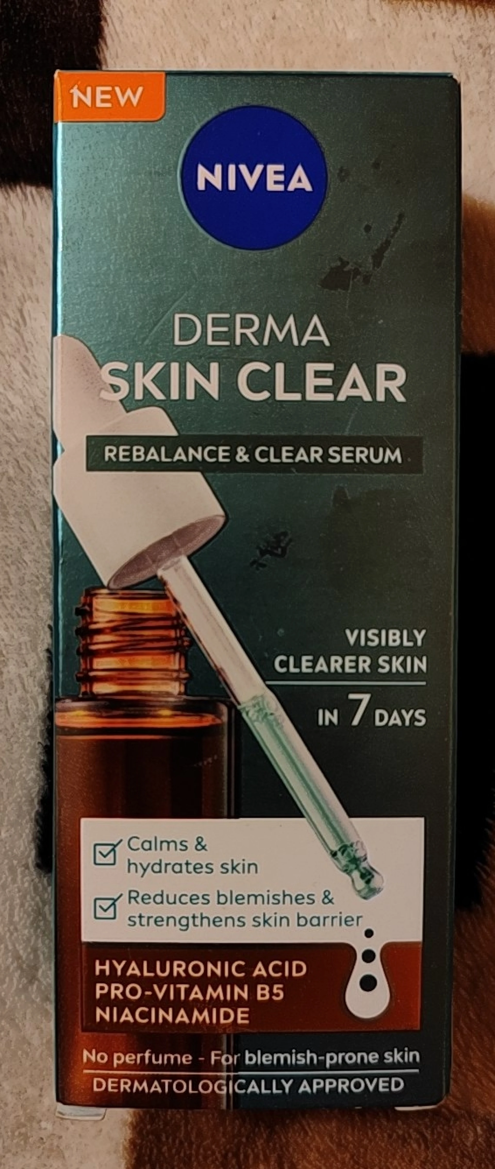Bontatlan Nivea Derma Skin Clear kiegyenlítő és tisztító szérum