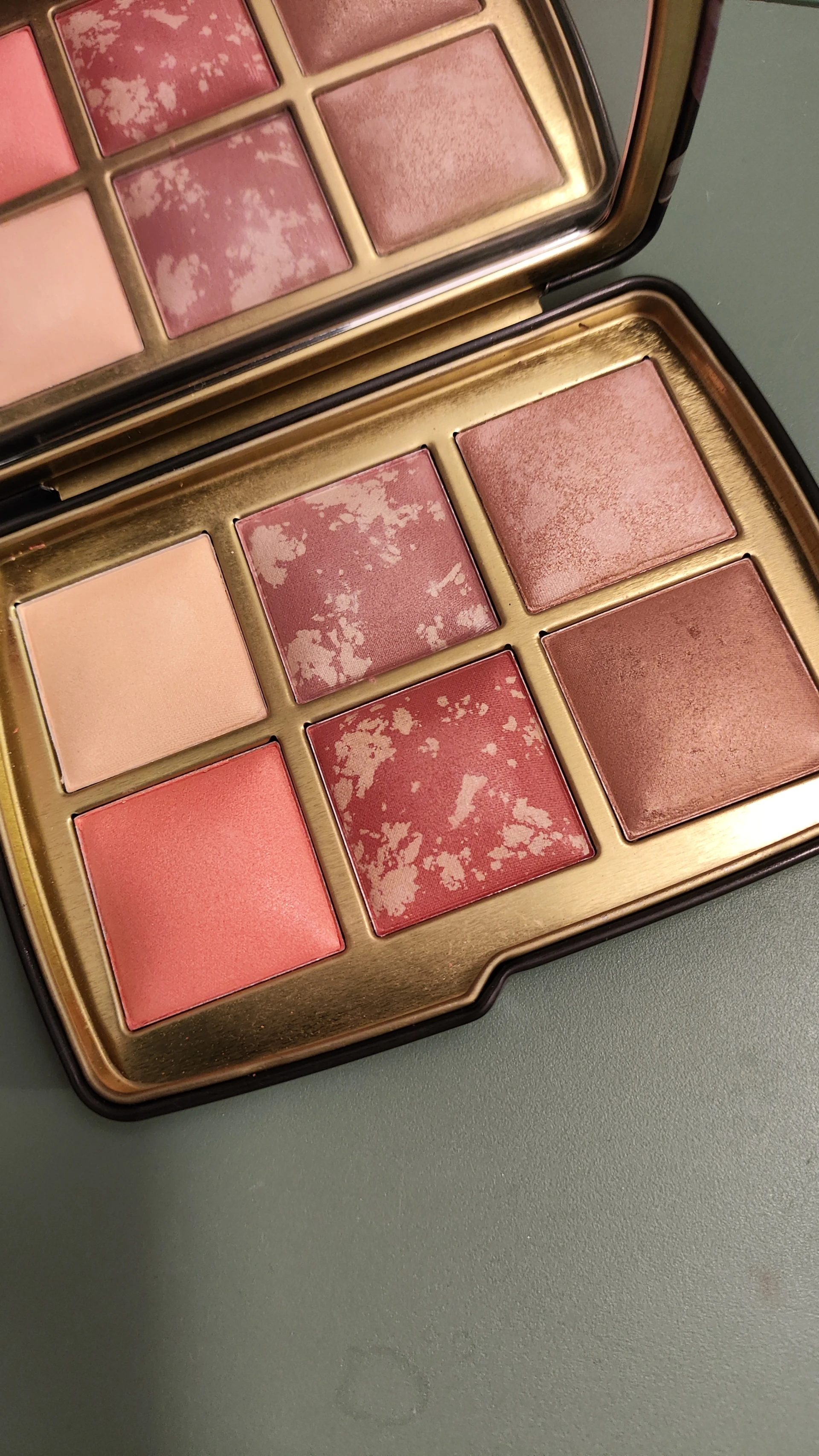 Hourglass Ambient Horse 2025 paletta
