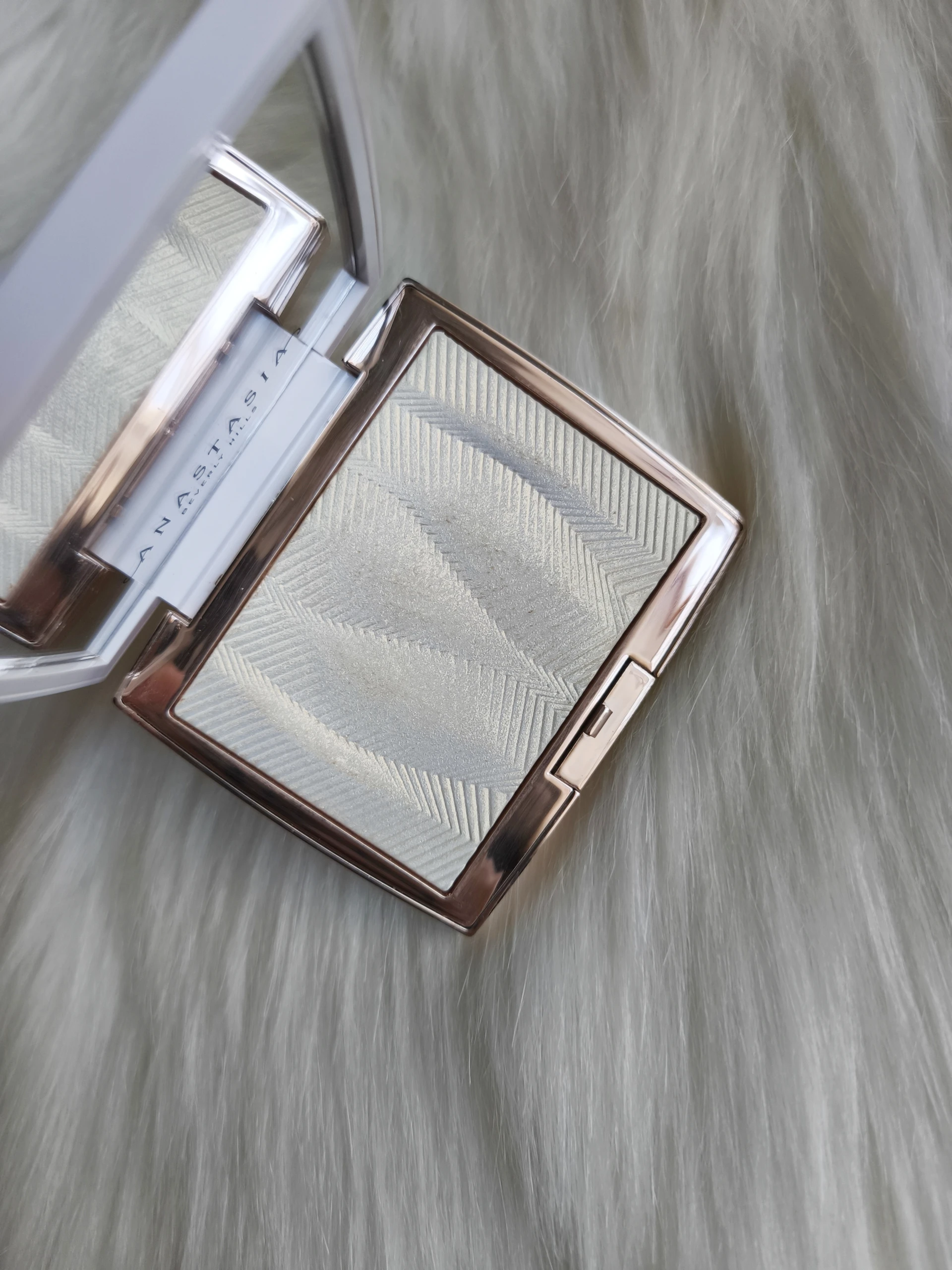 Anastasia Beverly Hills Iced Out highligter