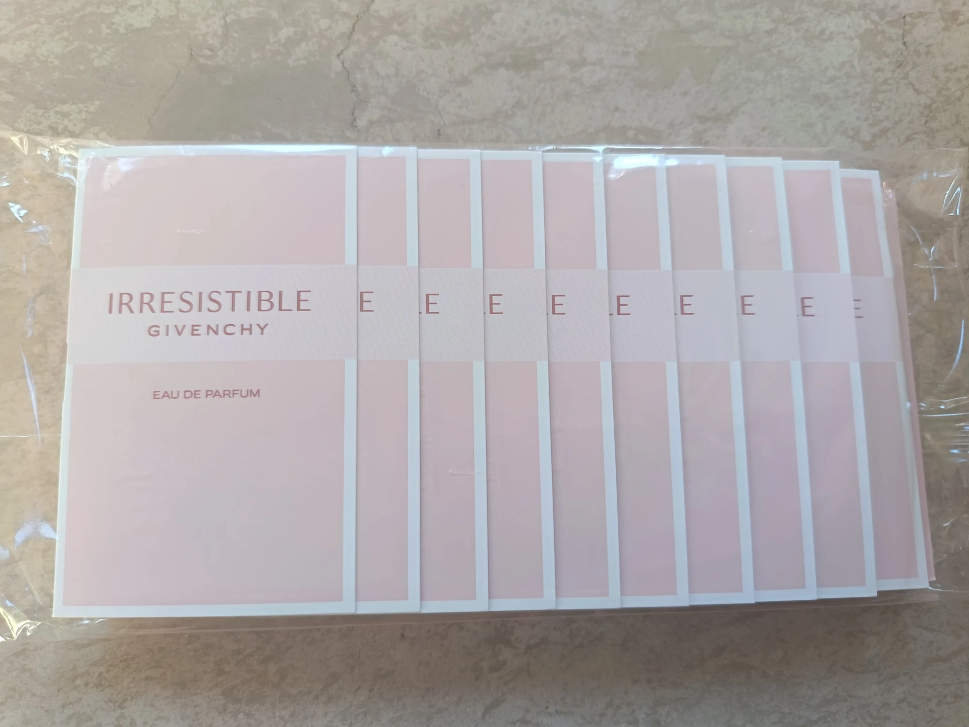 Givenchy Irresistible EDP mintacsomag