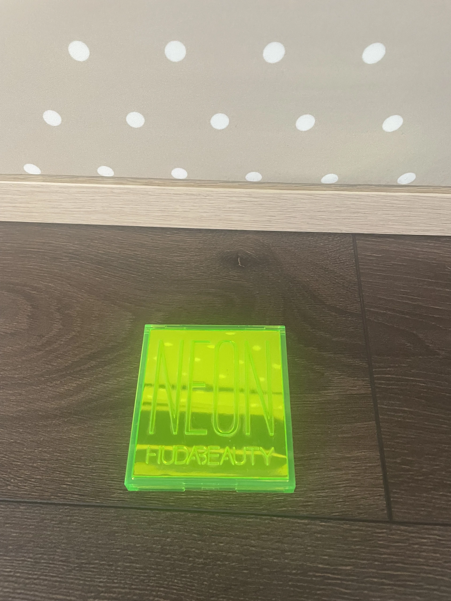 Huda Beauty Neon Obsession limitált paletta