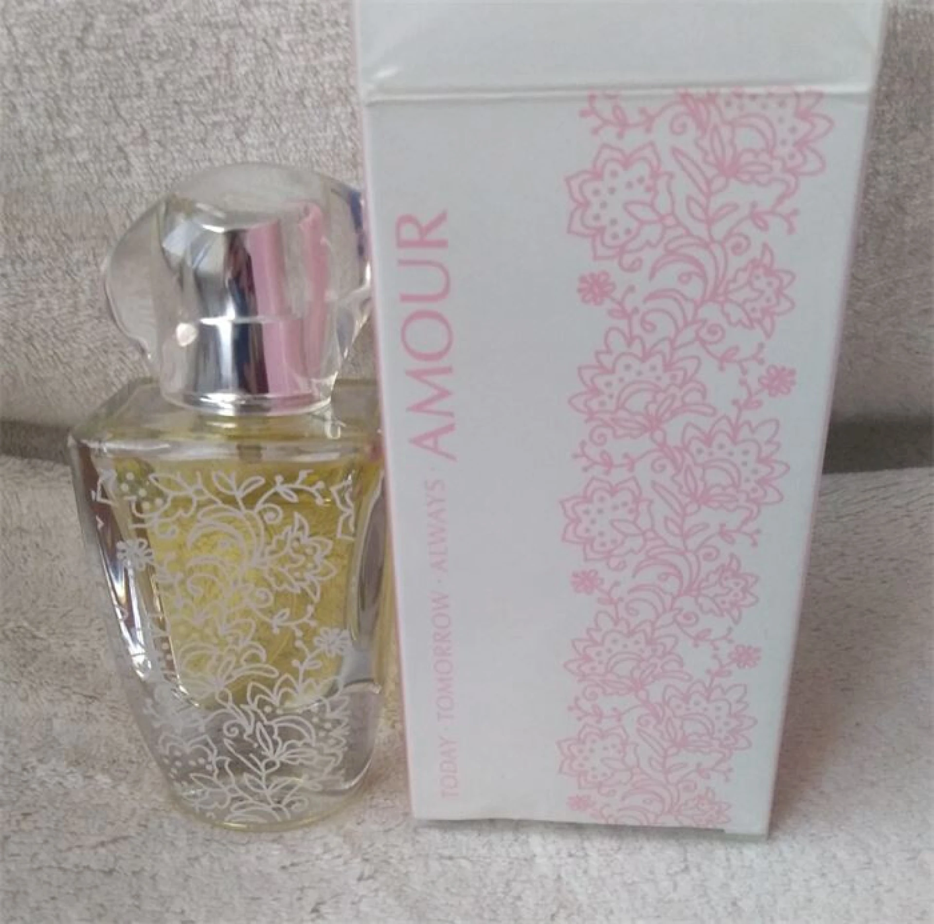 Ritka! Avon TTA Amour parfüm eladó