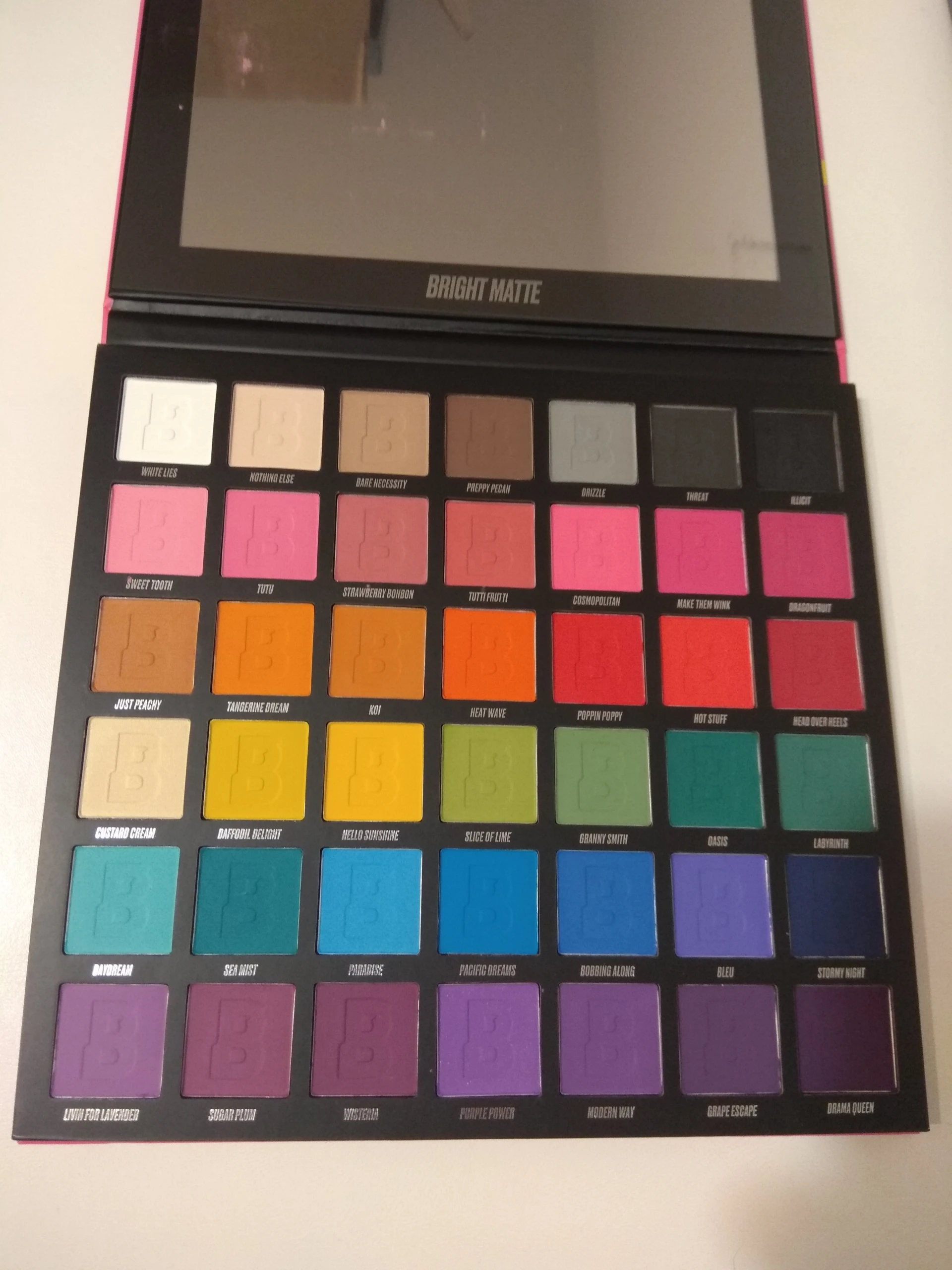 Új Beauty Bay Bright 42 Matte paletta