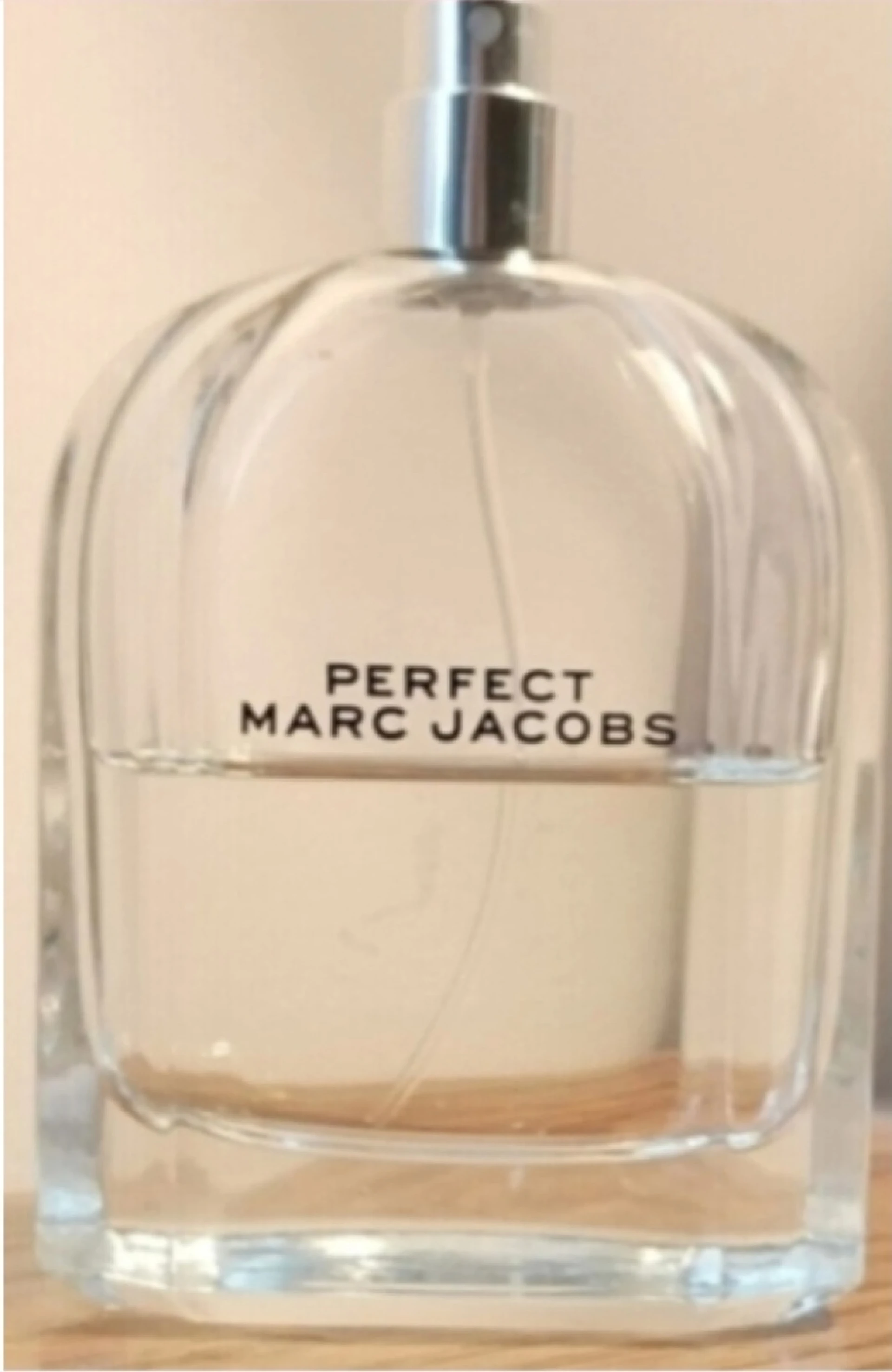 Marc Jacobs Perfect EDT üvegében